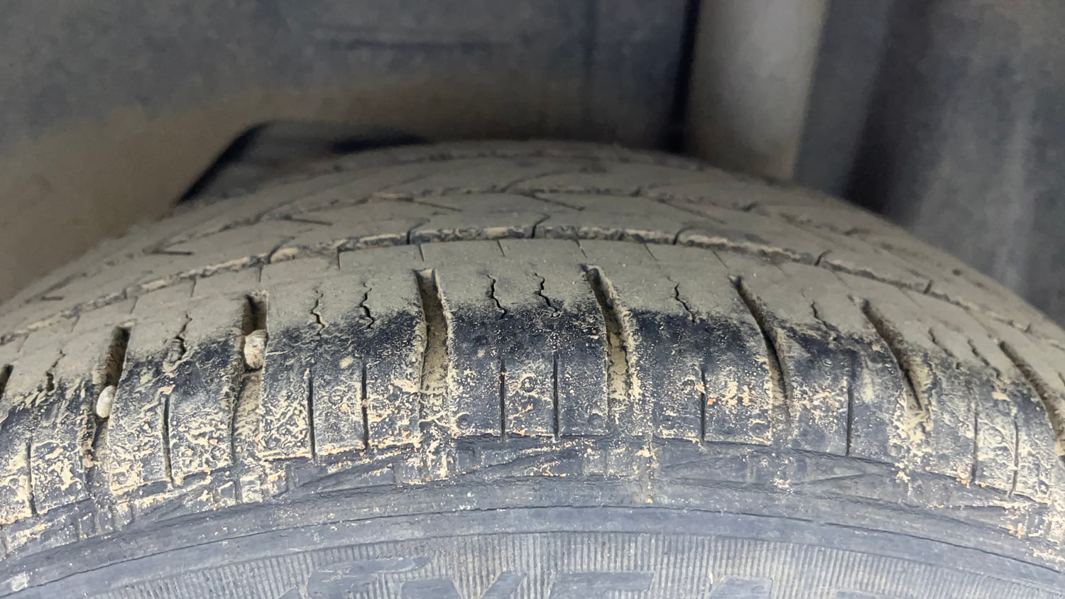 Used 2016 Ford Figo Trend 1.2 Ti-VCT Petrol Manual tyres LEFT REAR TYRE TREAD VIEW