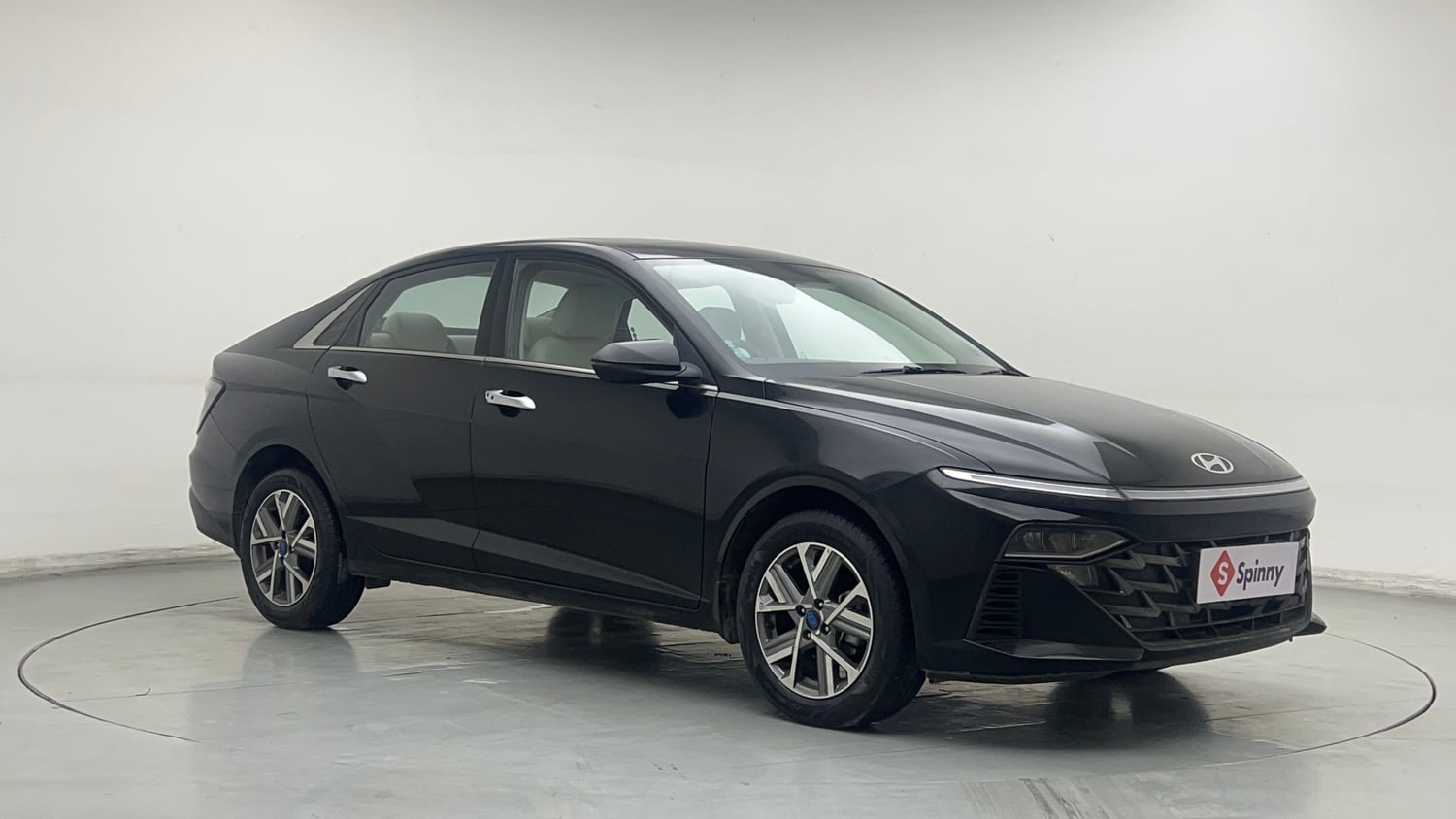 Used 2024 Hyundai Verna SX 1.5 Petrol MT Petrol Manual exterior RIGHT FRONT CORNER VIEW