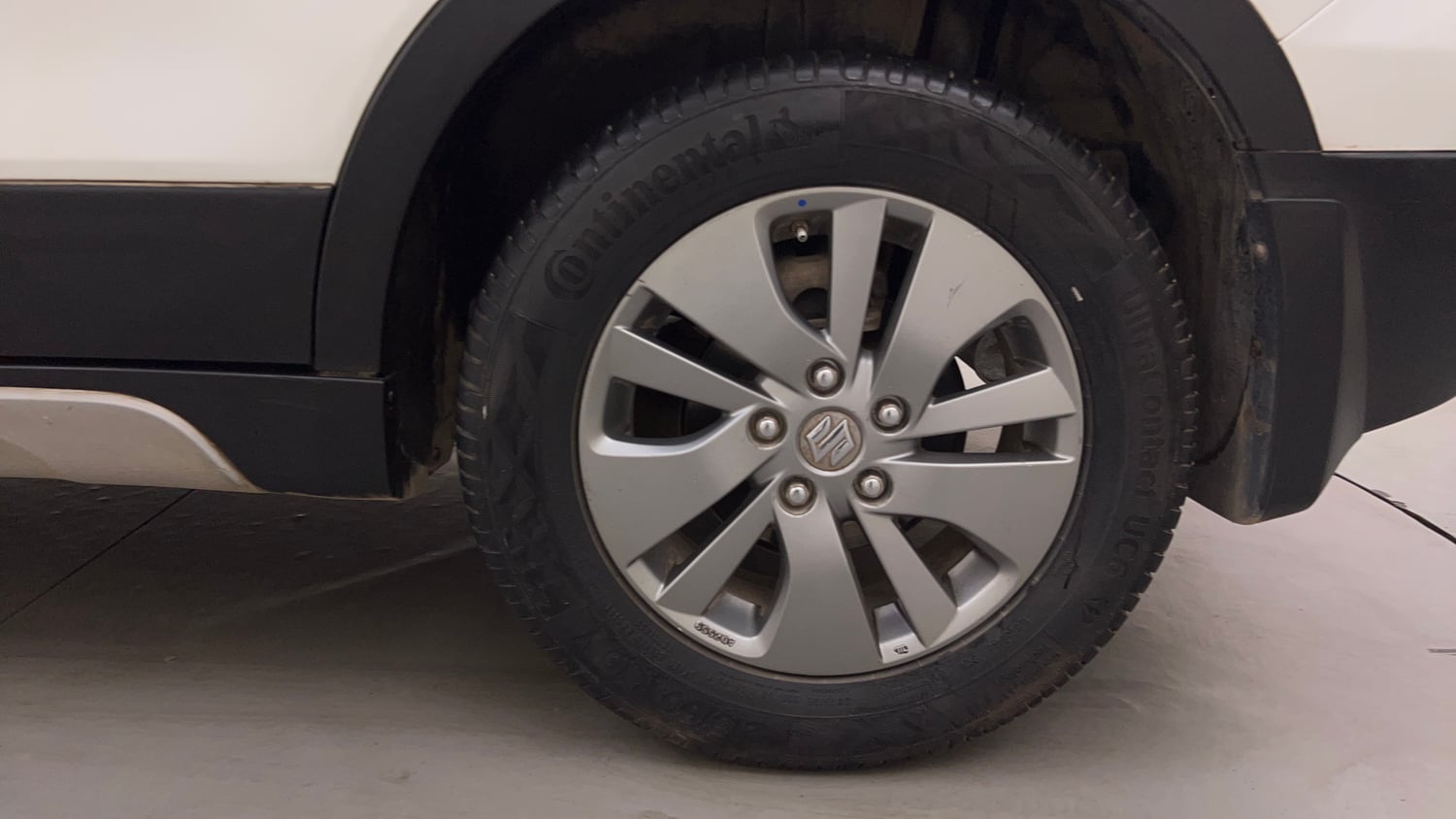 Used 2016 Maruti Suzuki S-Cross Zeta 1.3 Diesel Manual tyres LEFT REAR TYRE RIM VIEW