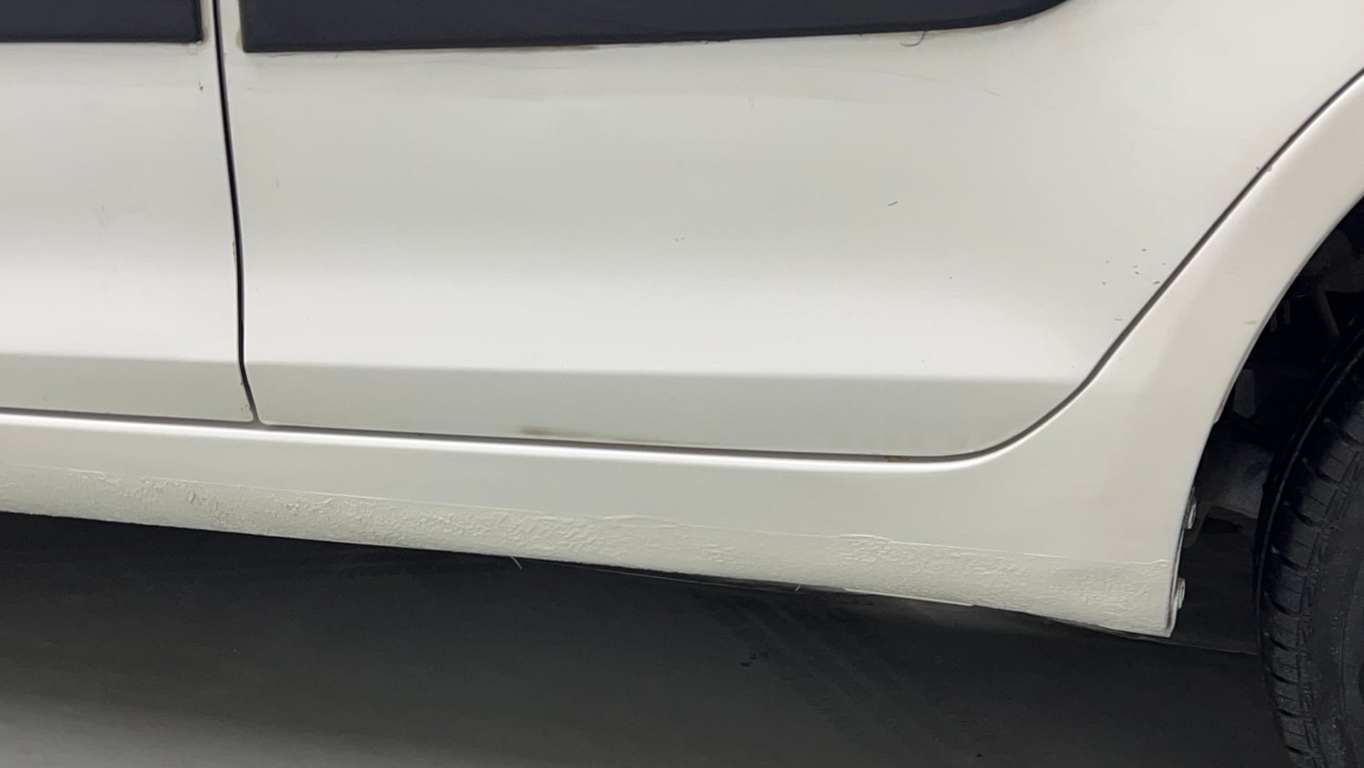 Used 2016 Maruti Suzuki Swift Lxi (O) Petrol Manual dents MINOR DENT