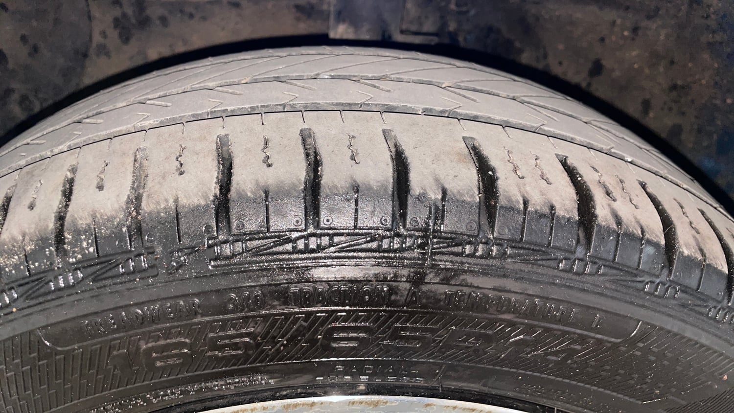 Used 2019 Hyundai Grand i10 Sportz AT 1.2 Kappa VTVT Petrol Automatic tyres LEFT FRONT TYRE TREAD VIEW