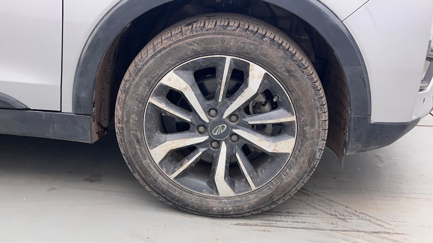 Used 2021 Mahindra XUV 300 W8 (O) 1.2 Petrol Petrol Manual tyres RIGHT FRONT TYRE RIM VIEW