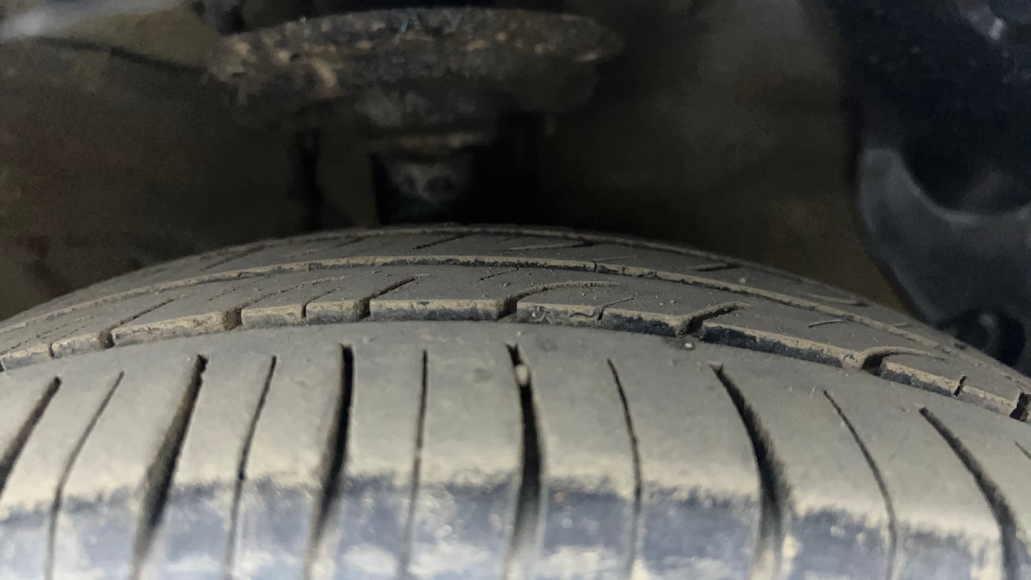 Used 2017 Hyundai Grand i10 Sportz (O) 1.2 Kappa VTVT Petrol Manual tyres RIGHT FRONT TYRE TREAD VIEW