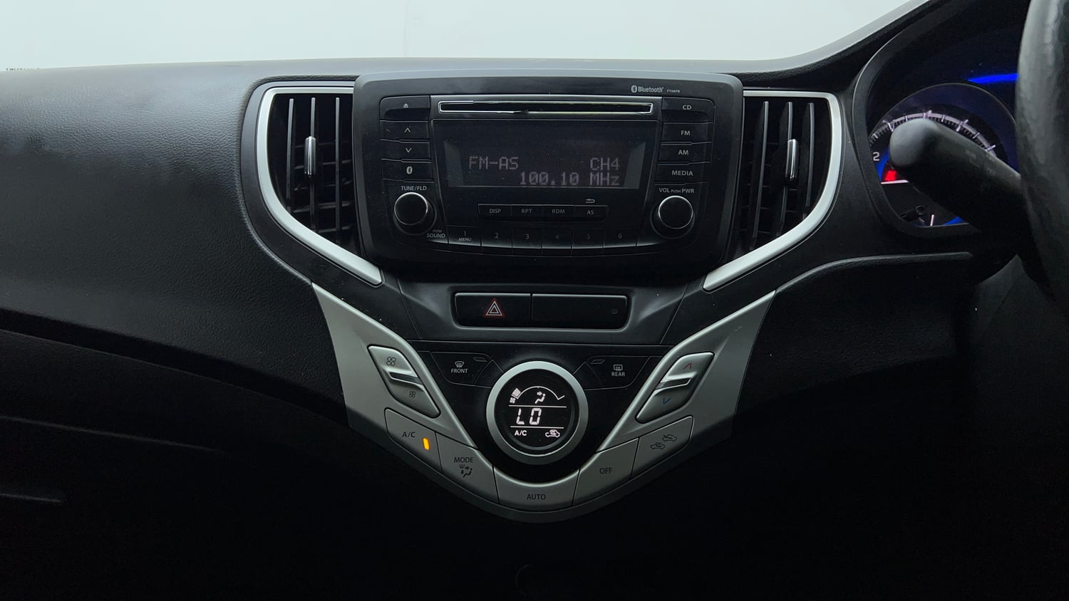 Used 2018 Maruti Suzuki Baleno Delta 1.2 Petrol Manual interior MUSIC SYSTEM & AC CONTROL VIEW