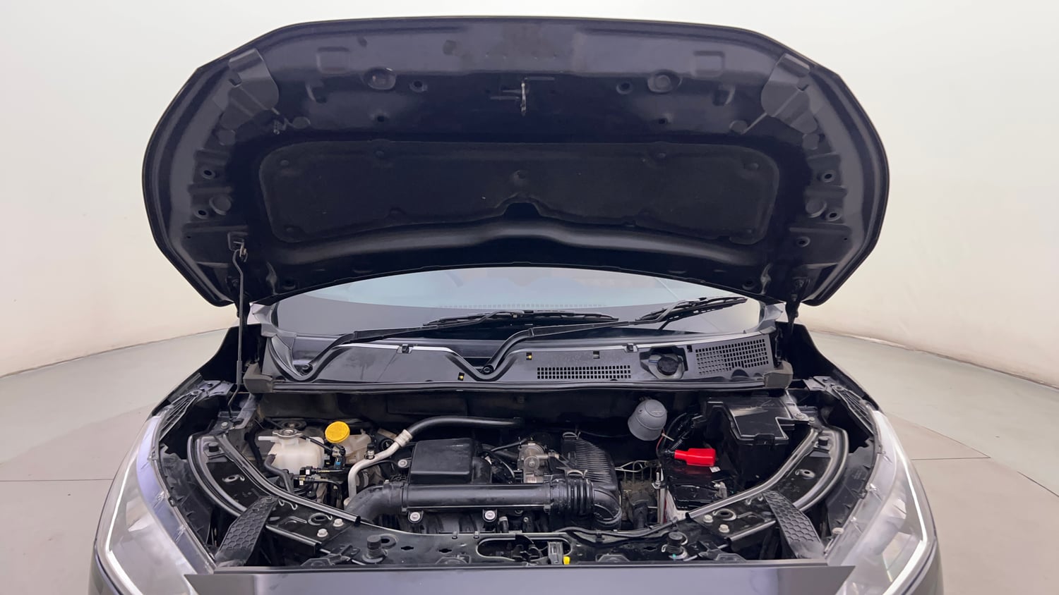 Used 2024 Nissan Magnite XE Petrol Manual engine ENGINE & BONNET OPEN FRONT VIEW