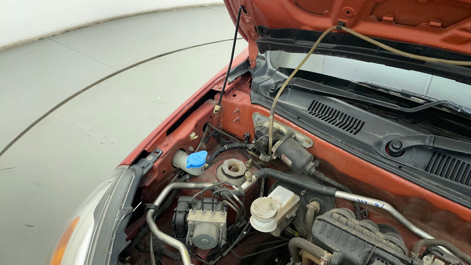 Used 2019 Maruti Suzuki Alto 800 VXi Petrol Manual engine ENGINE RIGHT SIDE HINGE & APRON VIEW