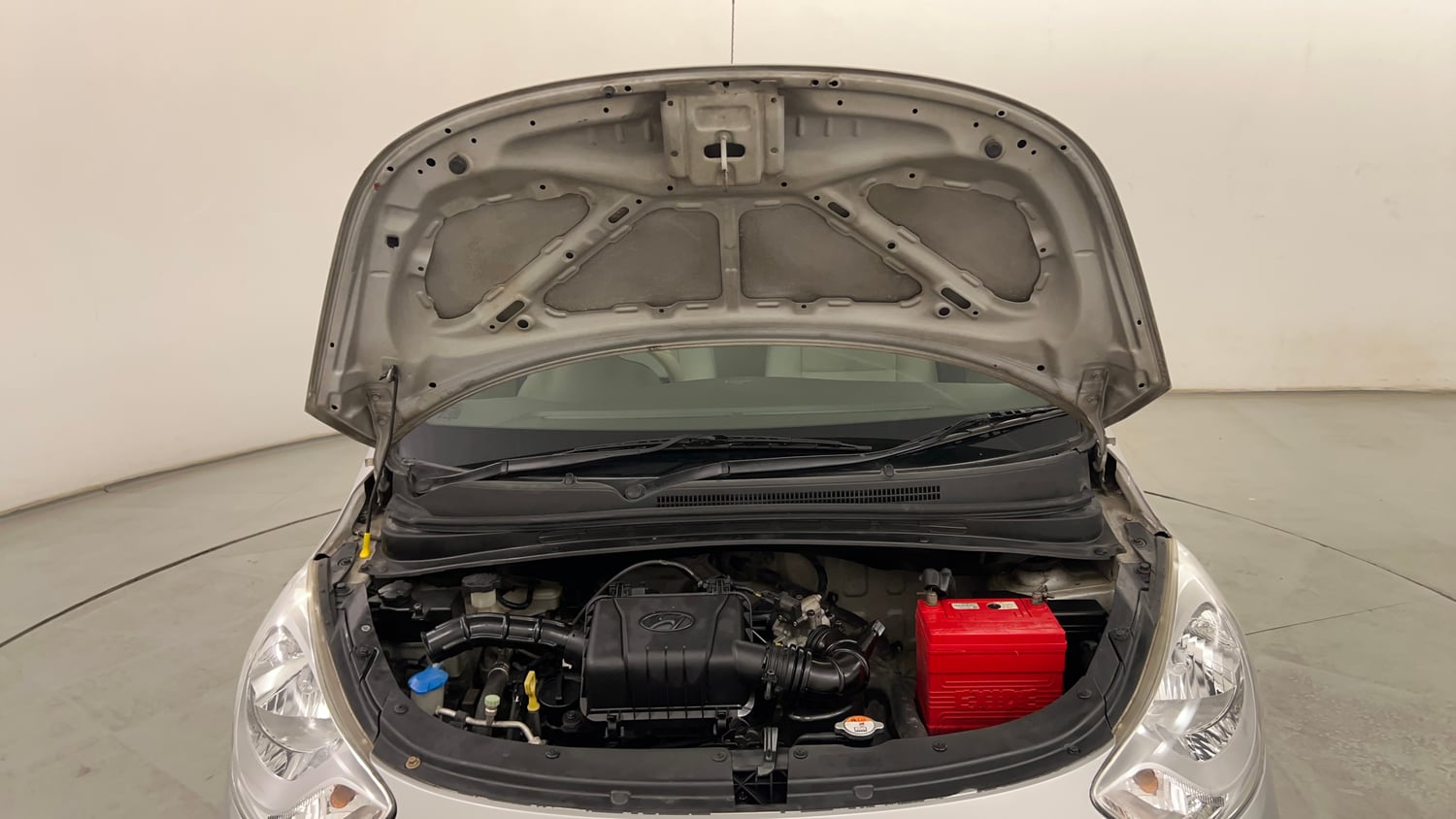 Used 2014 Hyundai i10 Magna 1.1 iRDE2 Petrol Manual engine ENGINE & BONNET OPEN FRONT VIEW