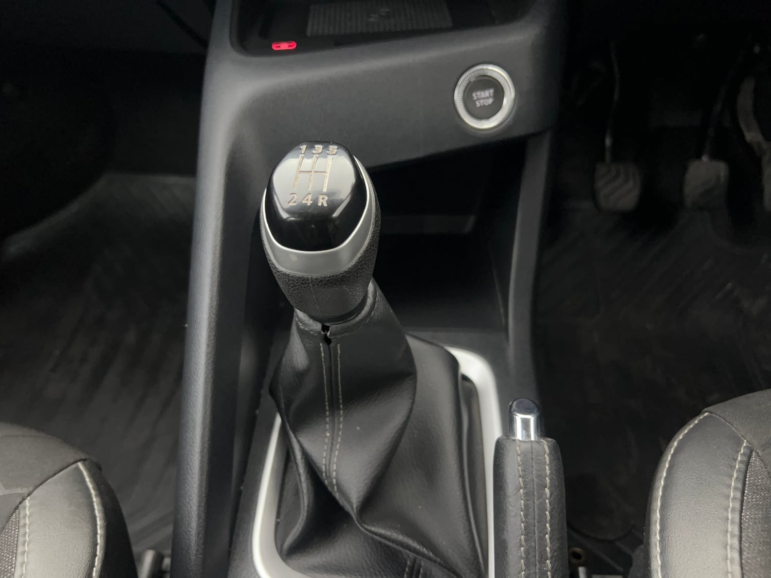 Used 2023 Nissan Magnite XV Premium Turbo Petrol Manual interior GEAR  KNOB VIEW