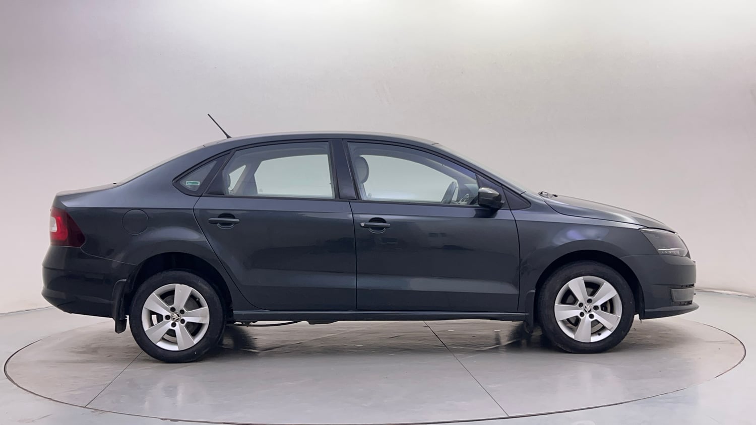Used 2019 Skoda Rapid Ambition 1.5 TDI AT Diesel Automatic exterior RIGHT SIDE VIEW