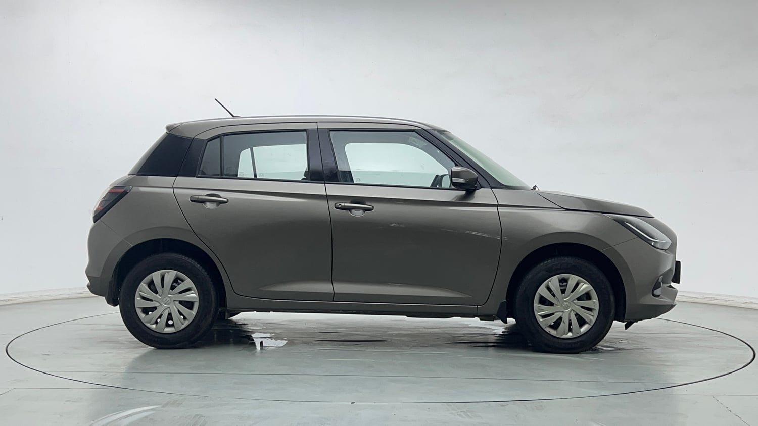Used 2025 Maruti Suzuki Swift VXi Petrol Manual exterior RIGHT SIDE VIEW