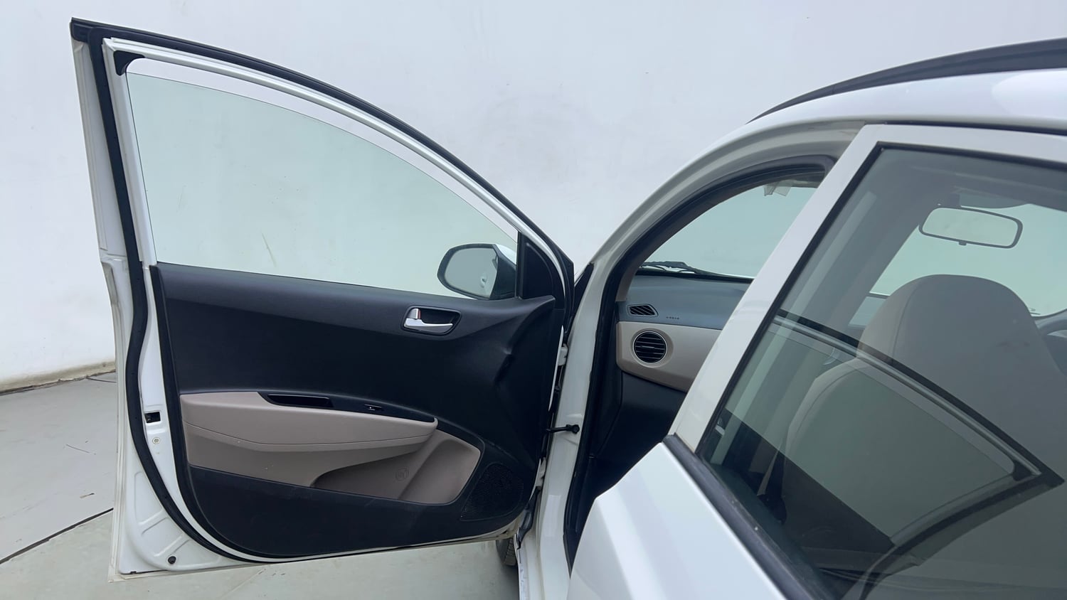 Used 2017 Hyundai Grand i10 Sportz (O) 1.2 Kappa VTVT Petrol Manual interior LEFT FRONT DOOR OPEN VIEW