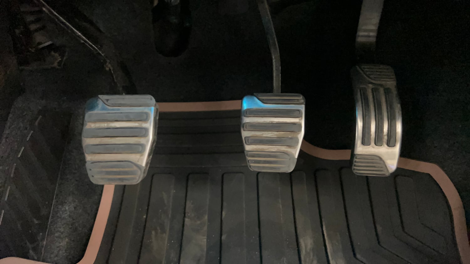 Used 2021 Mahindra XUV500 W11 Diesel Manual interior PEDALS VIEW