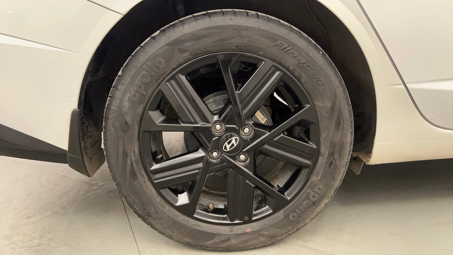 Used 2023 Hyundai Verna SX (O) 1.5 Turbo Petrol MT Petrol Manual tyres RIGHT REAR TYRE RIM VIEW