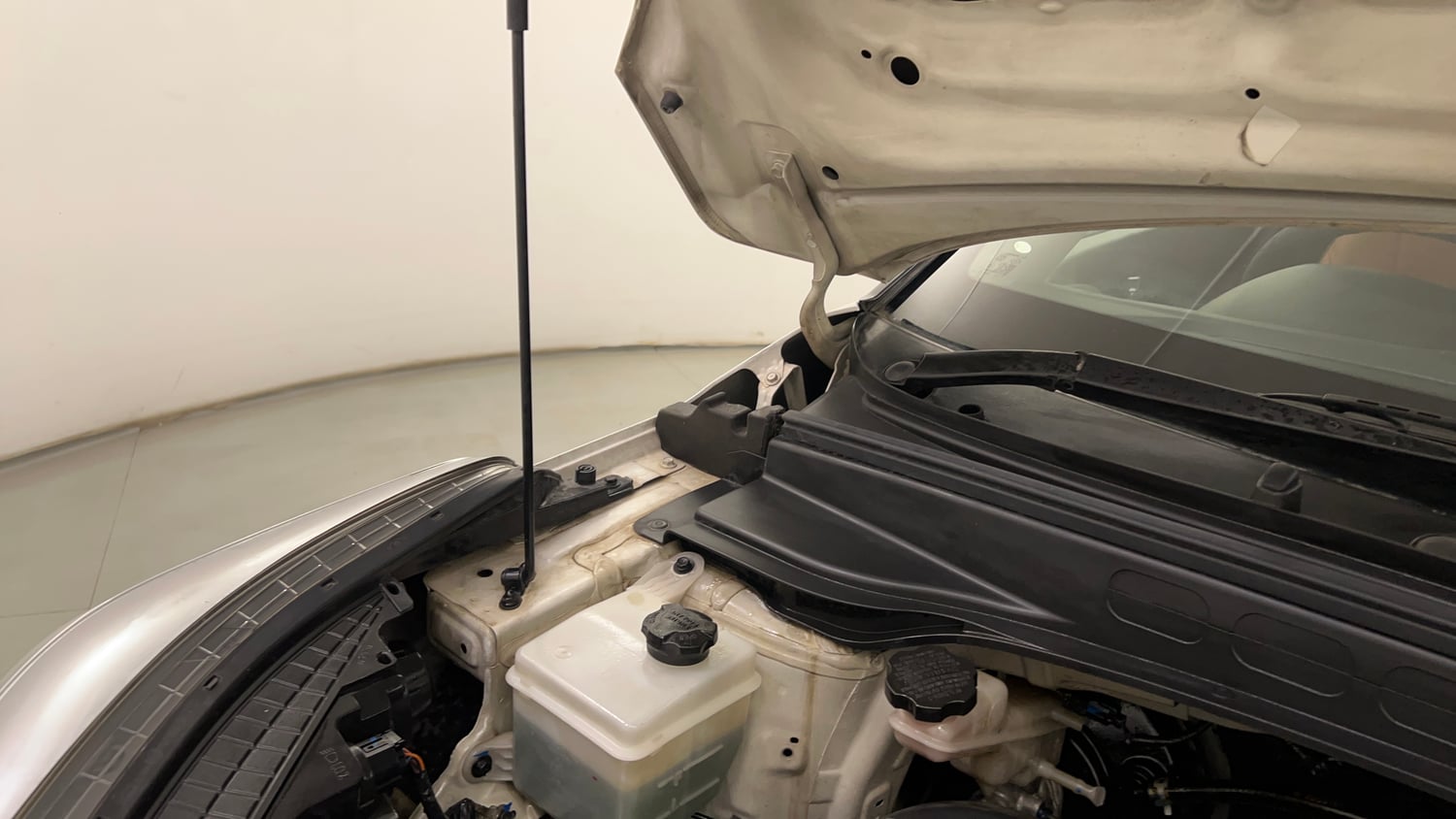 Used 2020 Hyundai Creta SX 1.6 AT CRDi Diesel Automatic engine ENGINE RIGHT SIDE HINGE & APRON VIEW