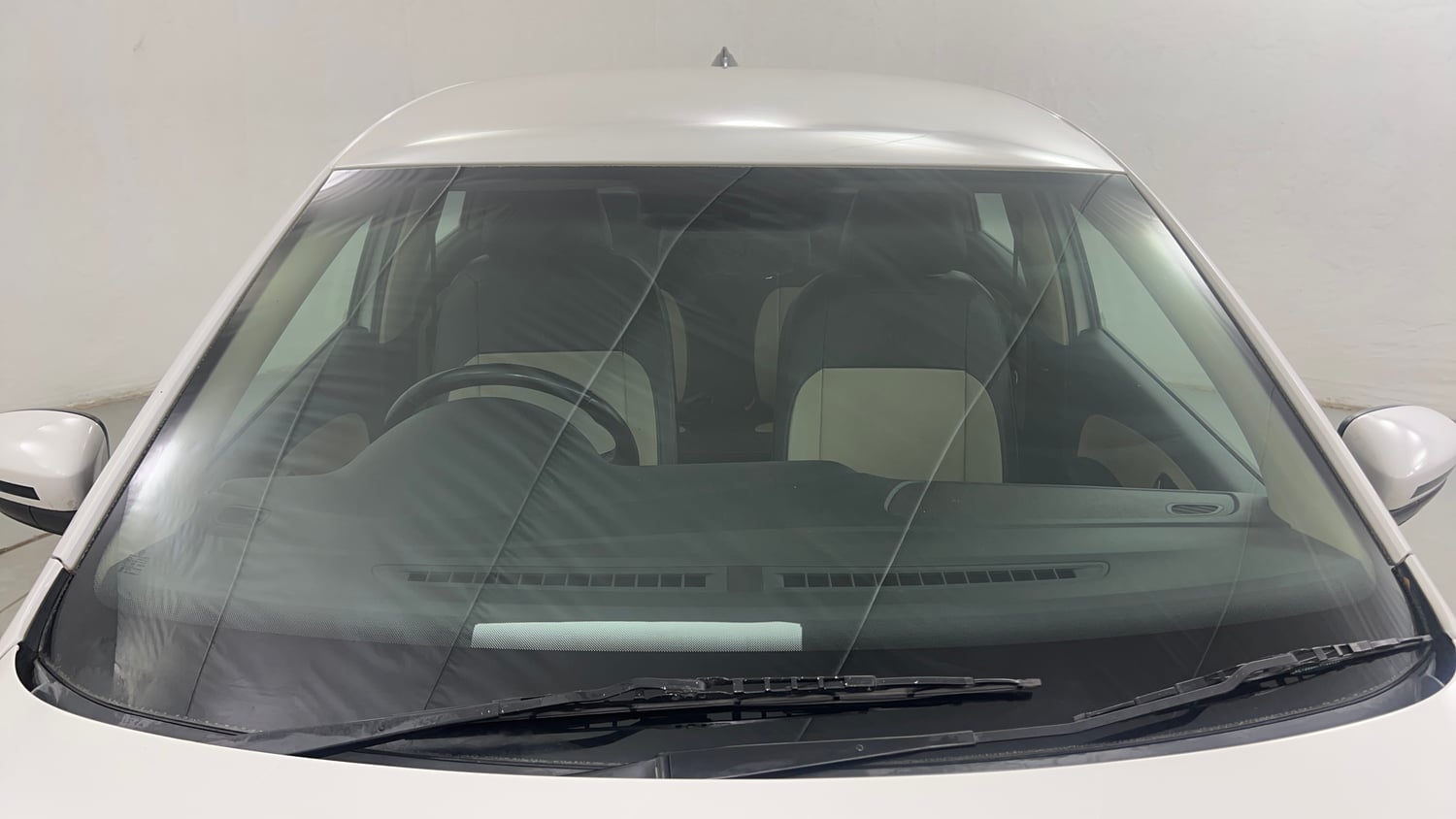 Used 2015 Volkswagen Polo Highline1.2L (P) Petrol Manual exterior FRONT WINDSHIELD VIEW