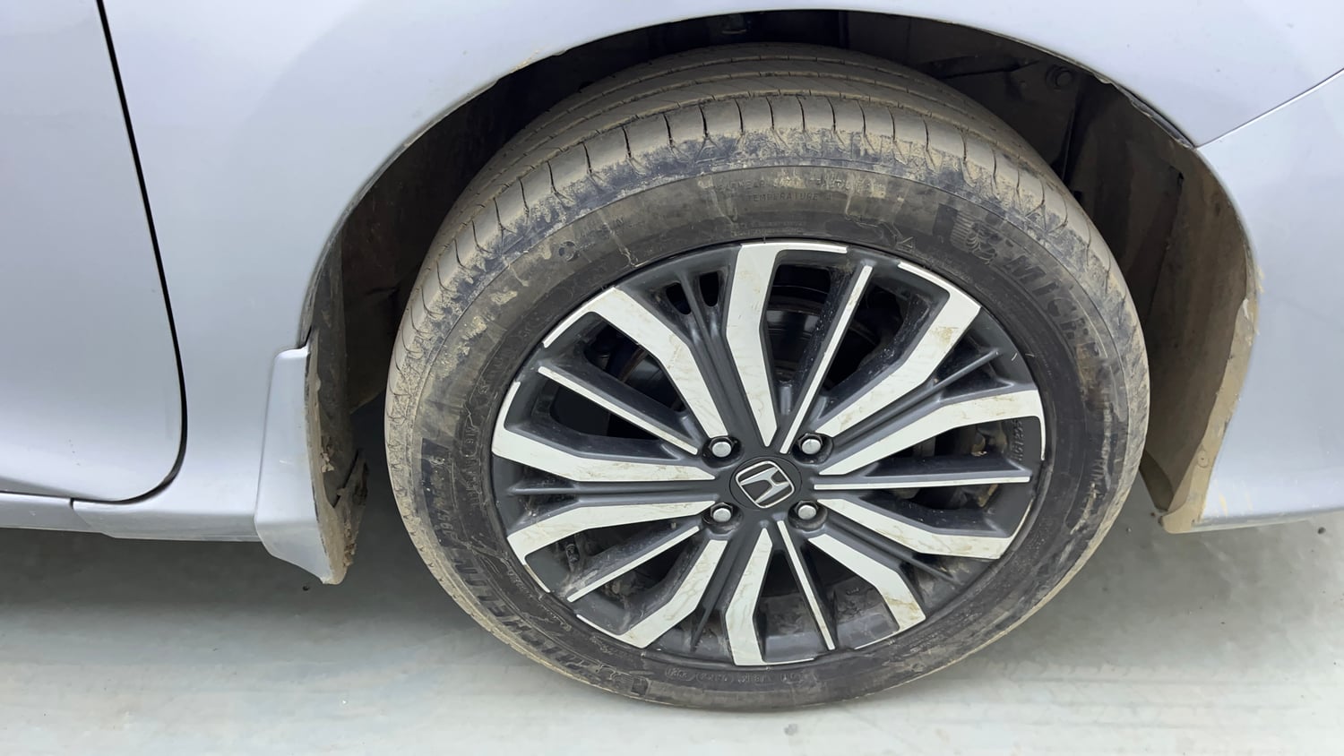 Used 2019 Honda City VX Petrol Petrol Manual tyres RIGHT FRONT TYRE RIM VIEW