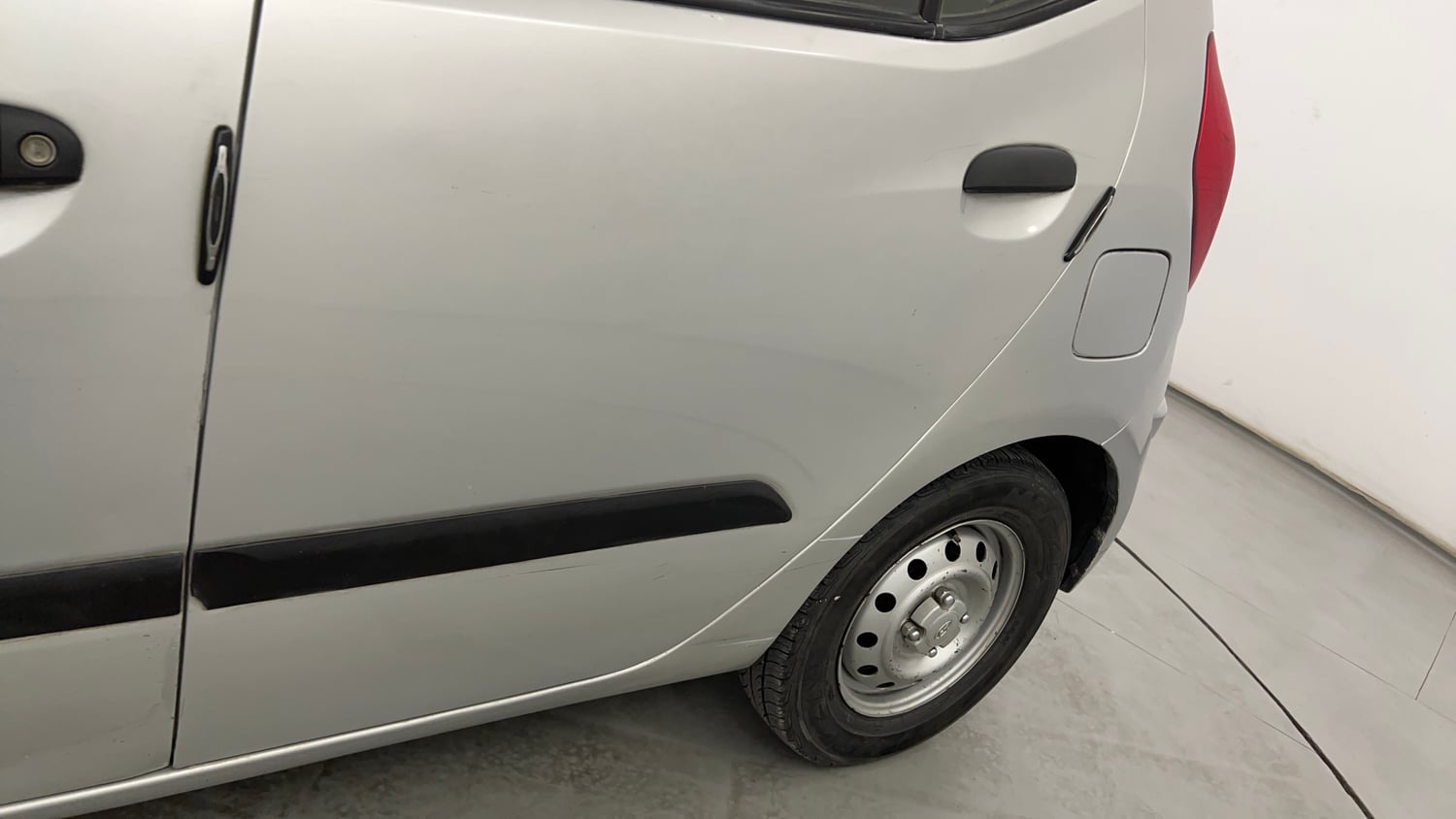Used 2014 Hyundai i10 Magna 1.1 iRDE2 Petrol Manual dents MINOR SCRATCH
