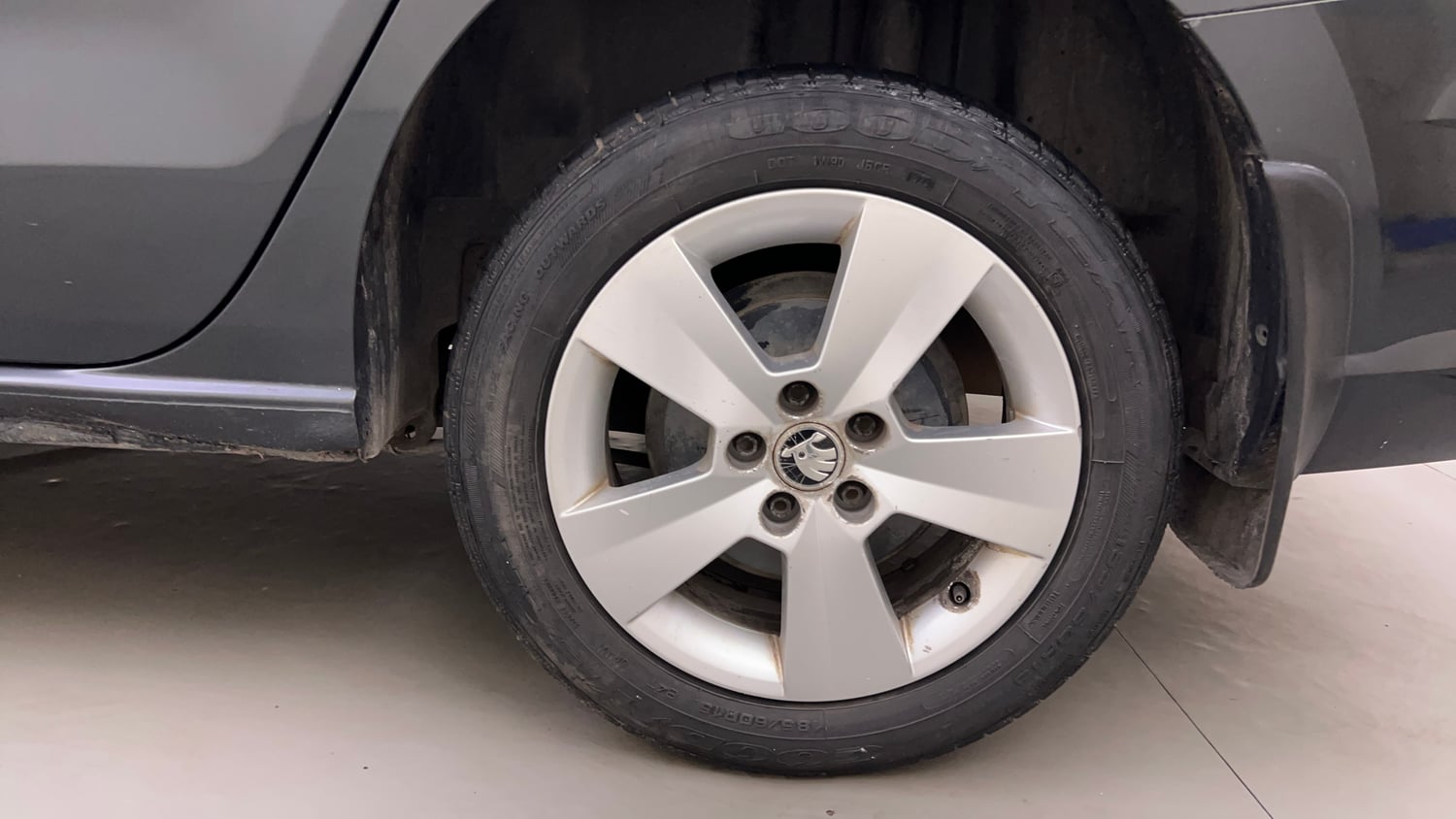 Used 2019 Skoda Rapid Ambition 1.5 TDI AT Diesel Automatic tyres LEFT REAR TYRE RIM VIEW