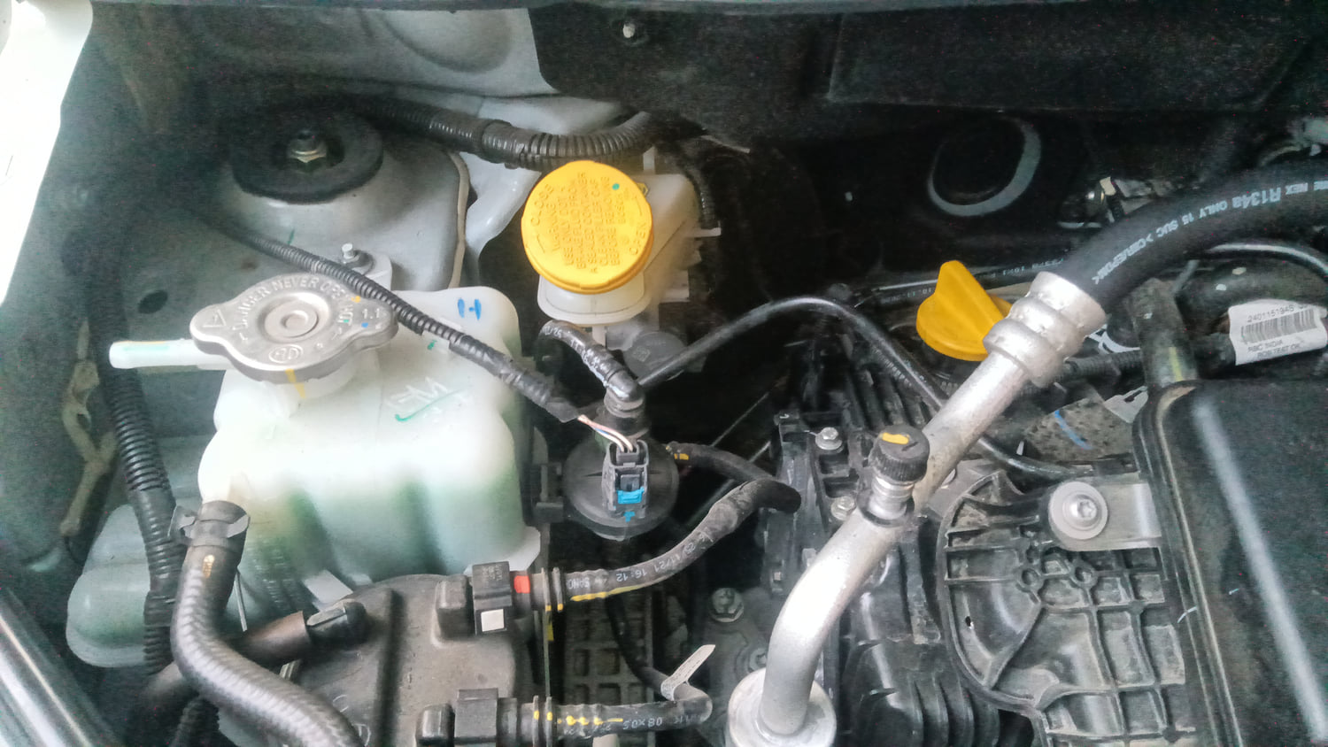 Used 2026 Nissan Magnite Acenta B4D 1.0 Petrol AMT Petrol Automatic engine ENGINE RIGHT SIDE HINGE & APRON VIEW