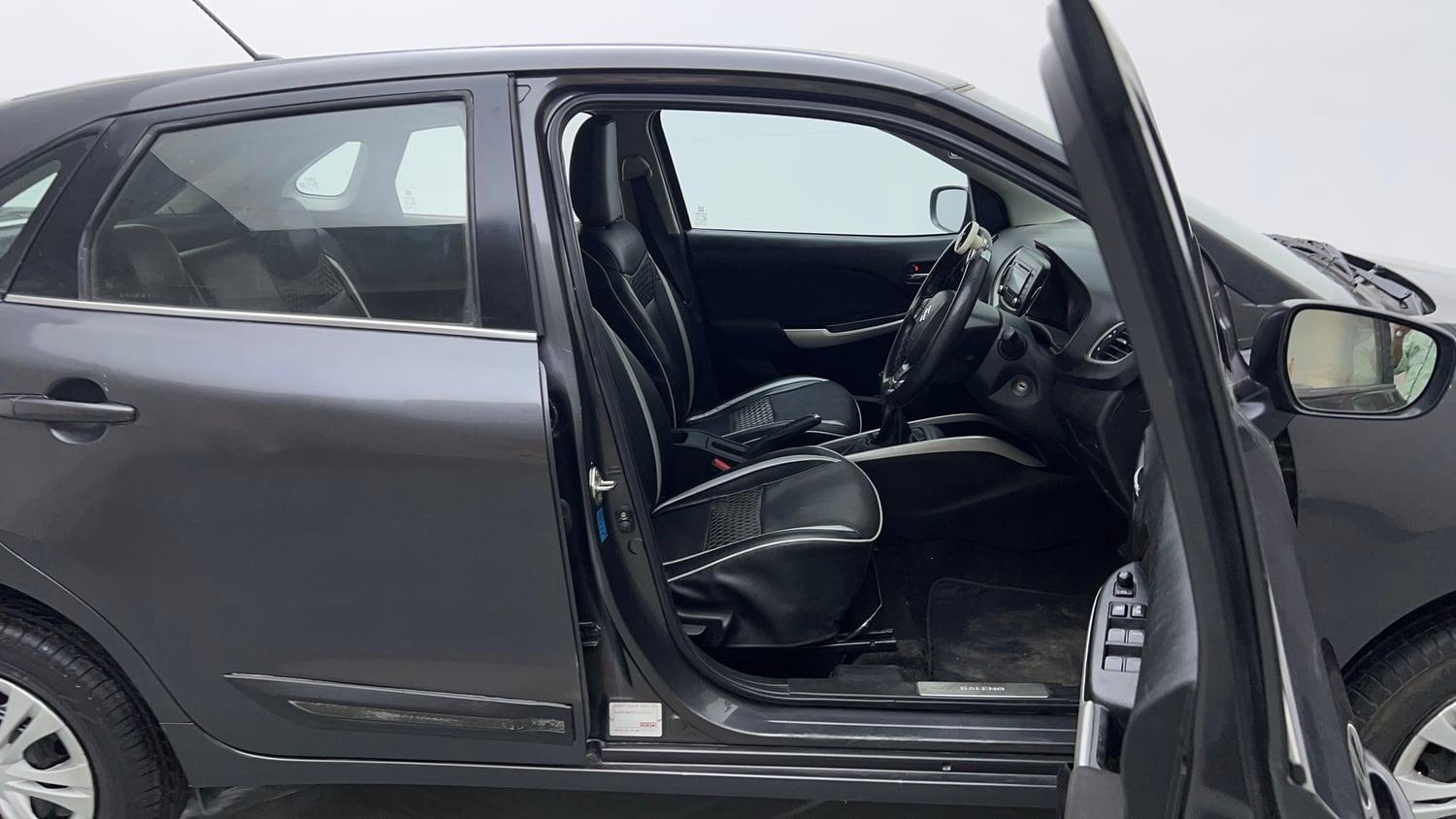 Used 2018 Maruti Suzuki Baleno Delta 1.2 Petrol Manual interior RIGHT SIDE FRONT DOOR CABIN VIEW