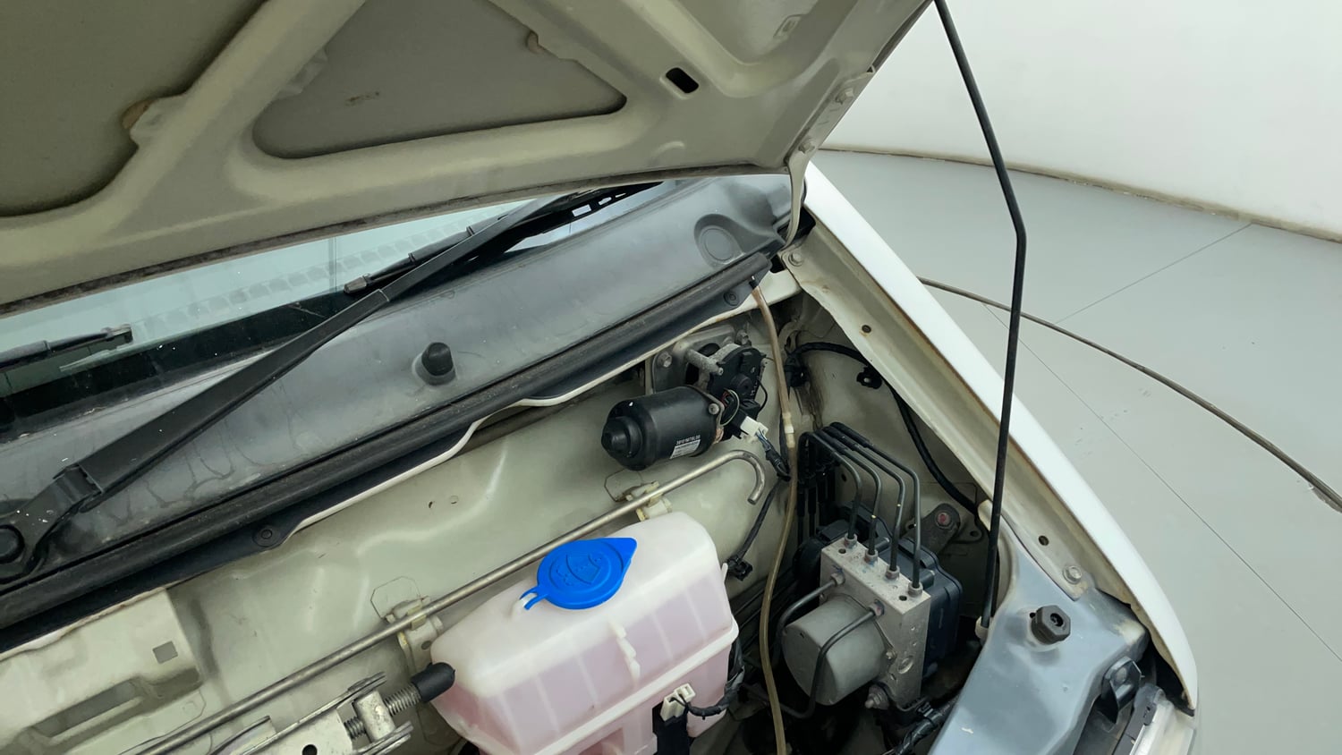 Used 2021 Maruti Suzuki Eeco 5 STR WITH A/C+HTR Petrol Manual engine ENGINE LEFT SIDE HINGE & APRON VIEW