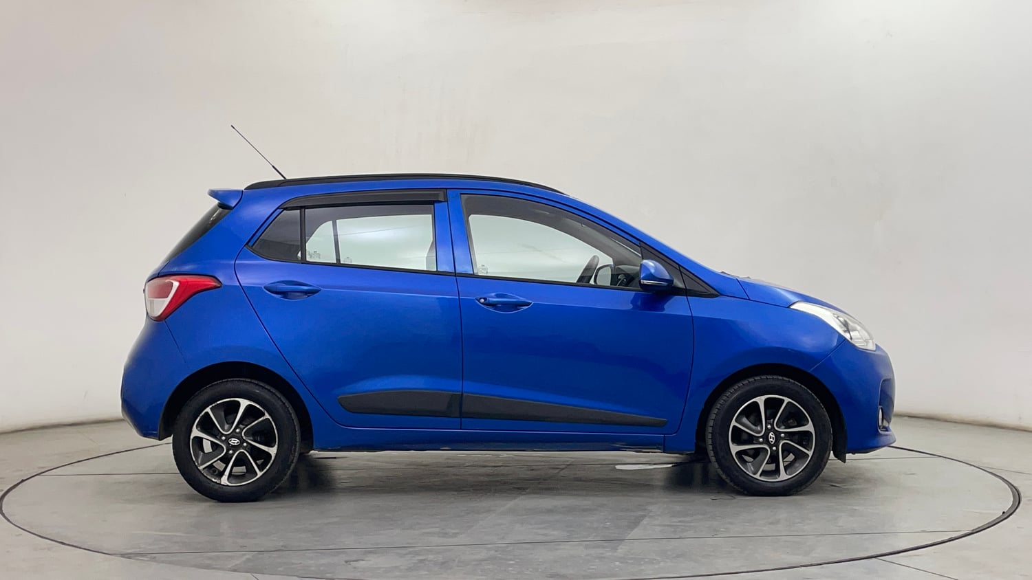 Used 2019 Hyundai Grand i10 Sportz AT 1.2 Kappa VTVT Petrol Automatic exterior RIGHT SIDE VIEW