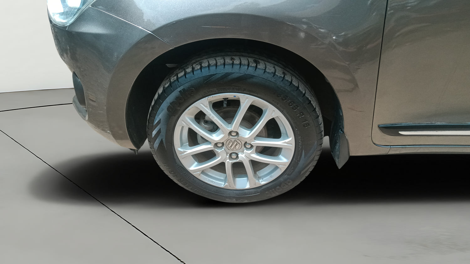 Used 2019 Maruti Suzuki Swift ZXi Petrol Manual tyres LEFT FRONT TYRE RIM VIEW
