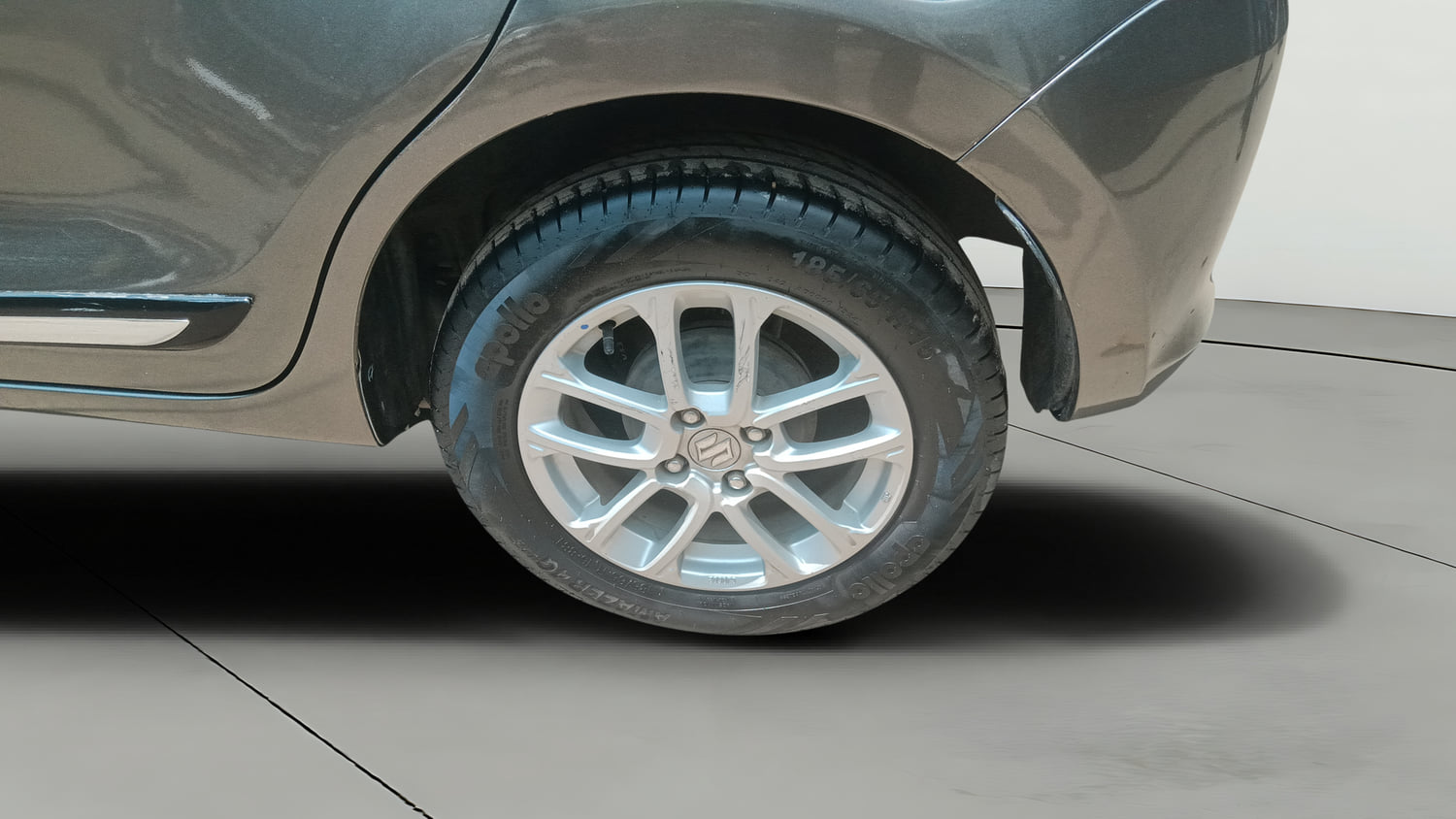 Used 2019 Maruti Suzuki Swift ZXi Petrol Manual tyres LEFT REAR TYRE RIM VIEW