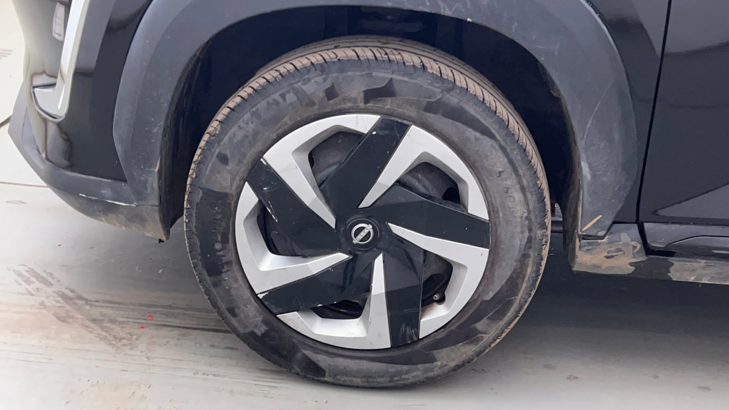 Used 2023 Nissan Magnite XL Petrol Manual tyres LEFT FRONT TYRE RIM VIEW