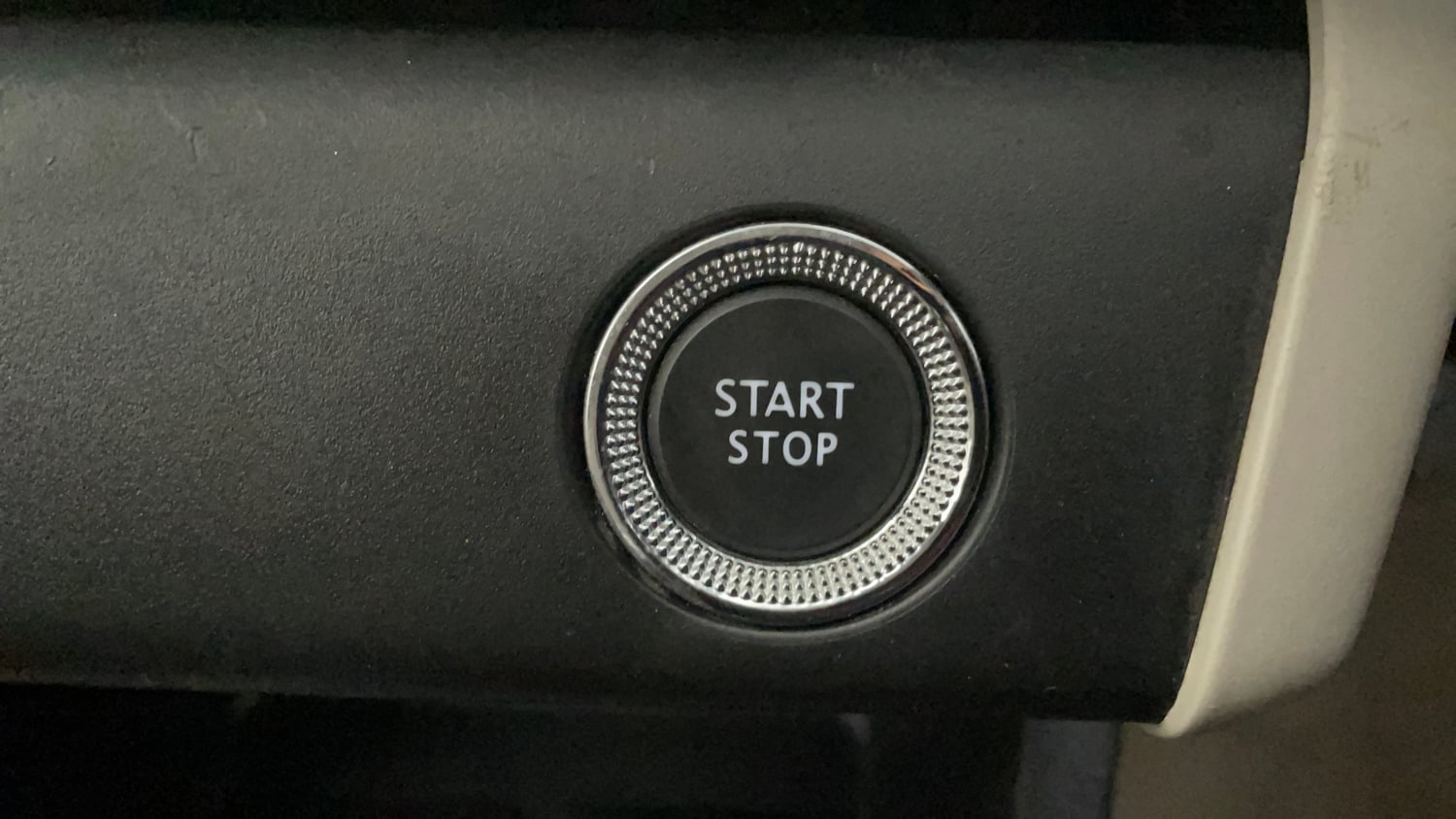 Used 2019 Renault Triber RXZ Petrol Manual top_features Keyless start