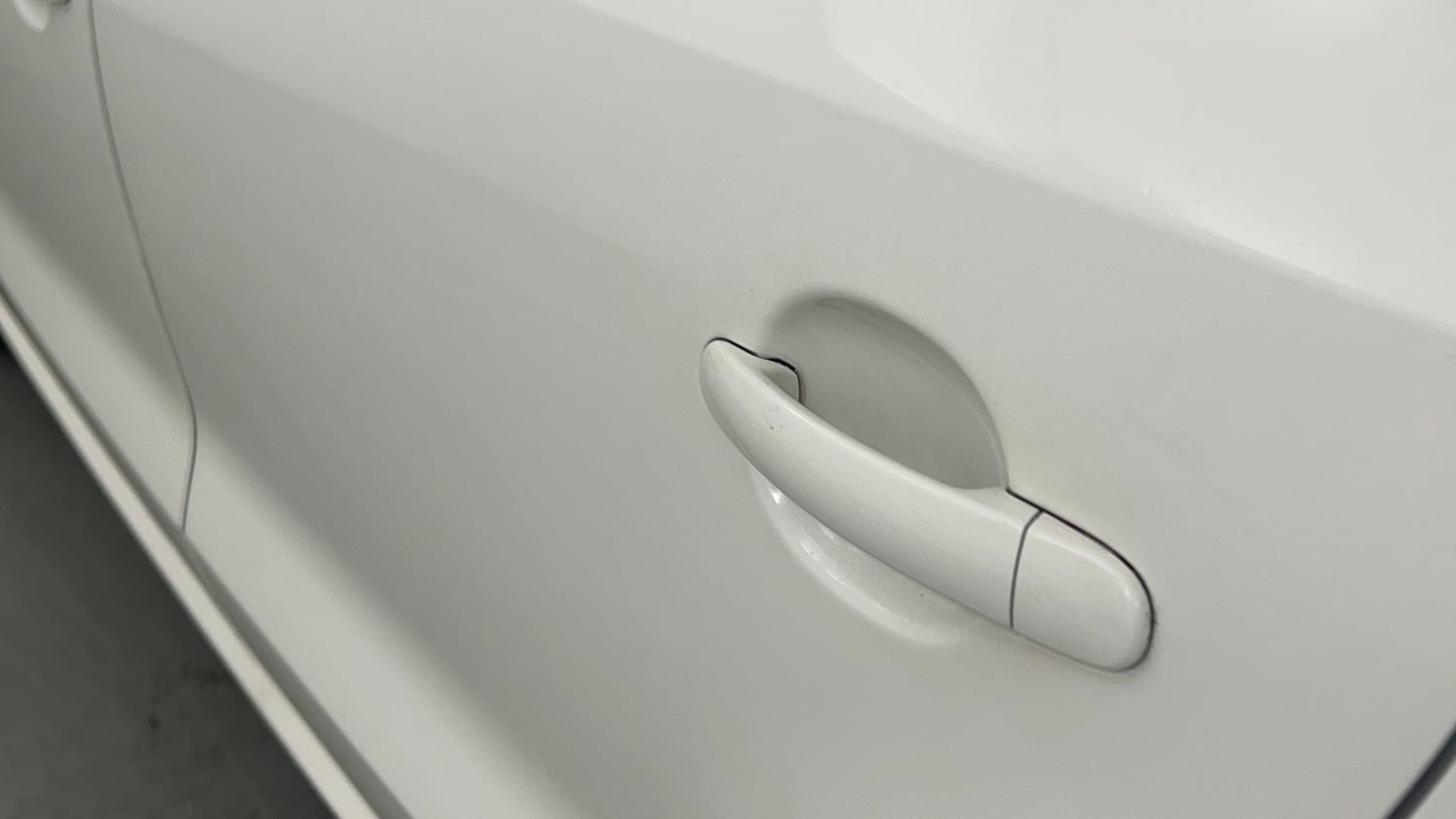 Used 2015 Volkswagen Polo Highline1.2L (P) Petrol Manual dents MINOR DENT