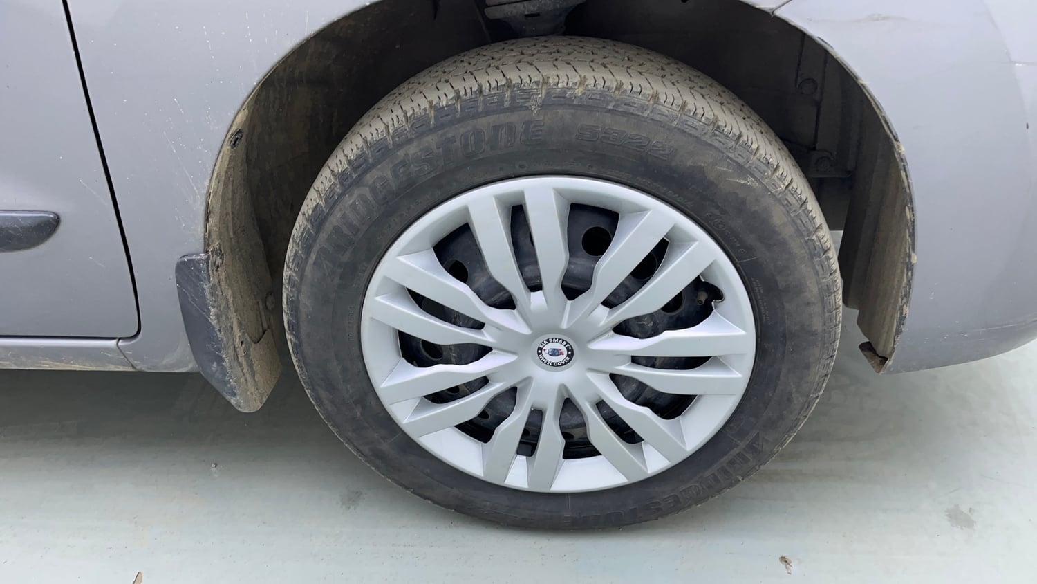Used 2014 Maruti Suzuki Wagon R VXI Petrol Manual tyres RIGHT FRONT TYRE RIM VIEW
