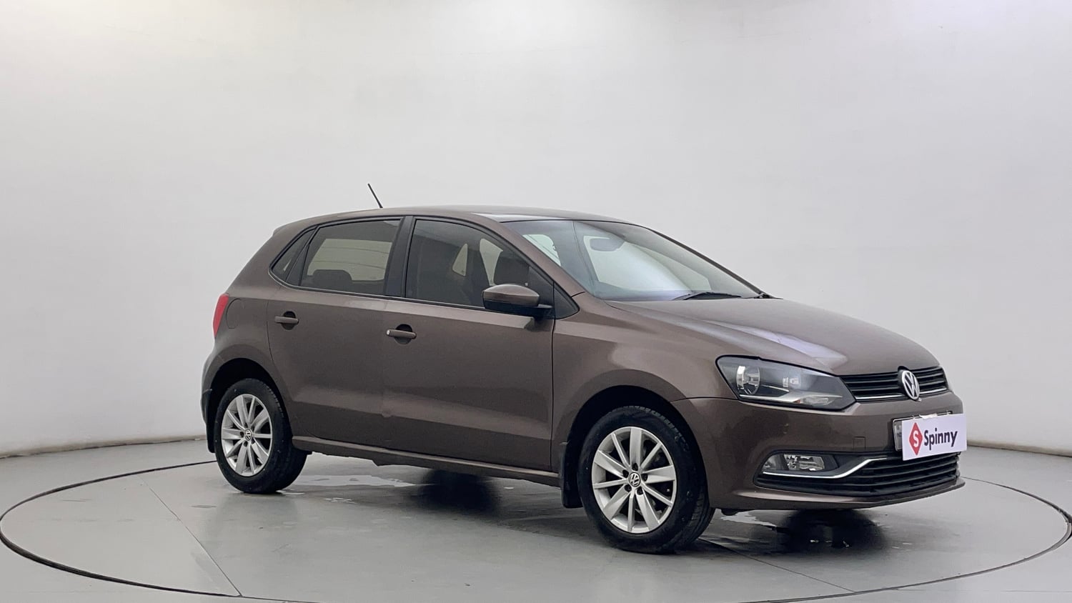 Used 2016 Volkswagen Polo Highline1.5L (D) Diesel Manual exterior RIGHT FRONT CORNER VIEW