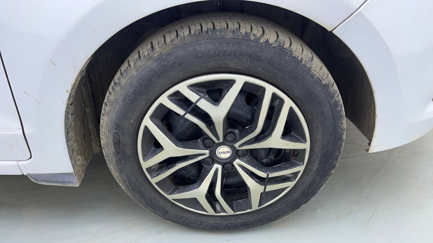 Used 2016 Ford Figo Trend 1.2 Ti-VCT Petrol Manual tyres RIGHT FRONT TYRE RIM VIEW