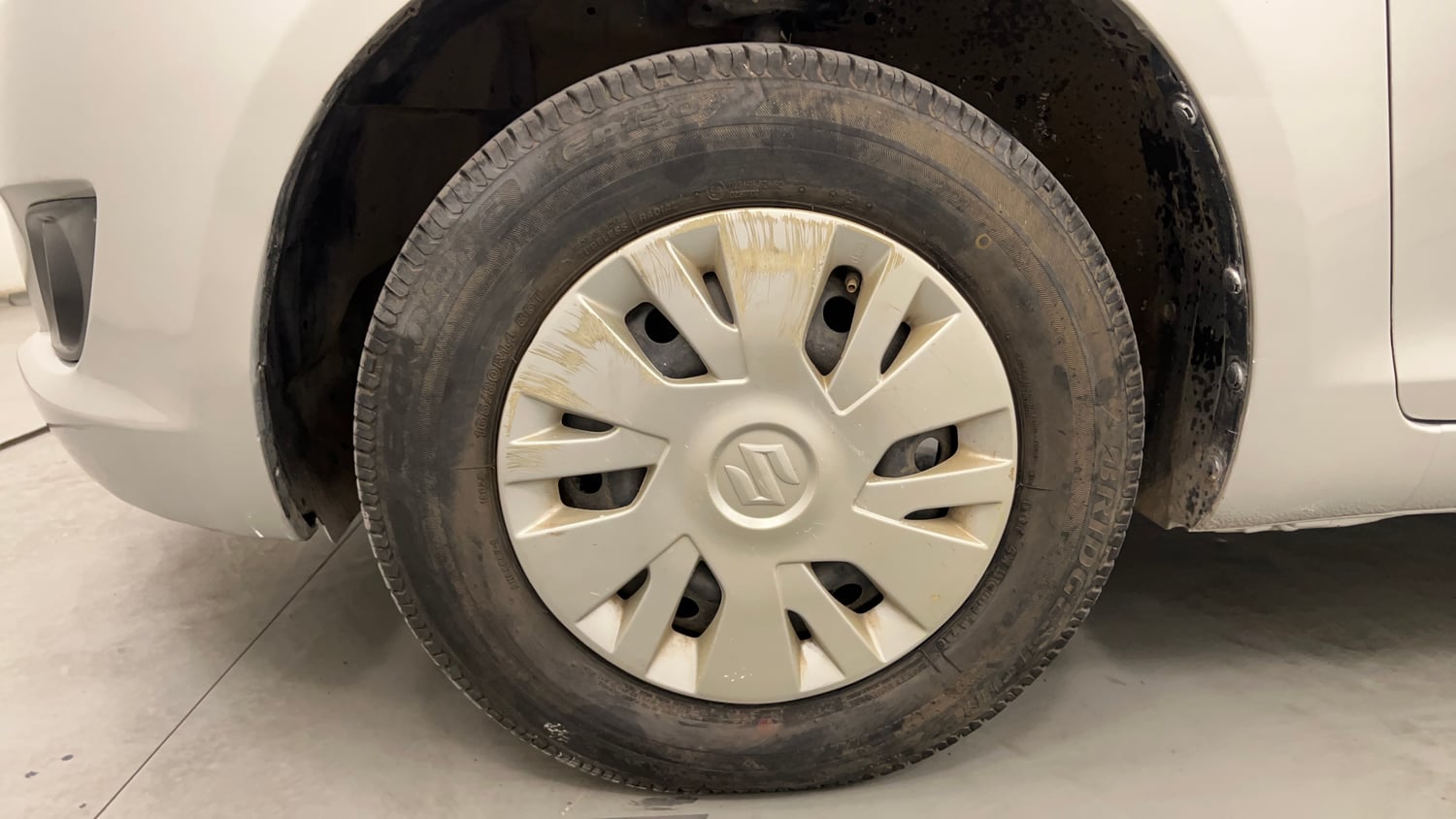 Used 2014 Maruti Suzuki Swift VXi Petrol Manual tyres LEFT FRONT TYRE RIM VIEW