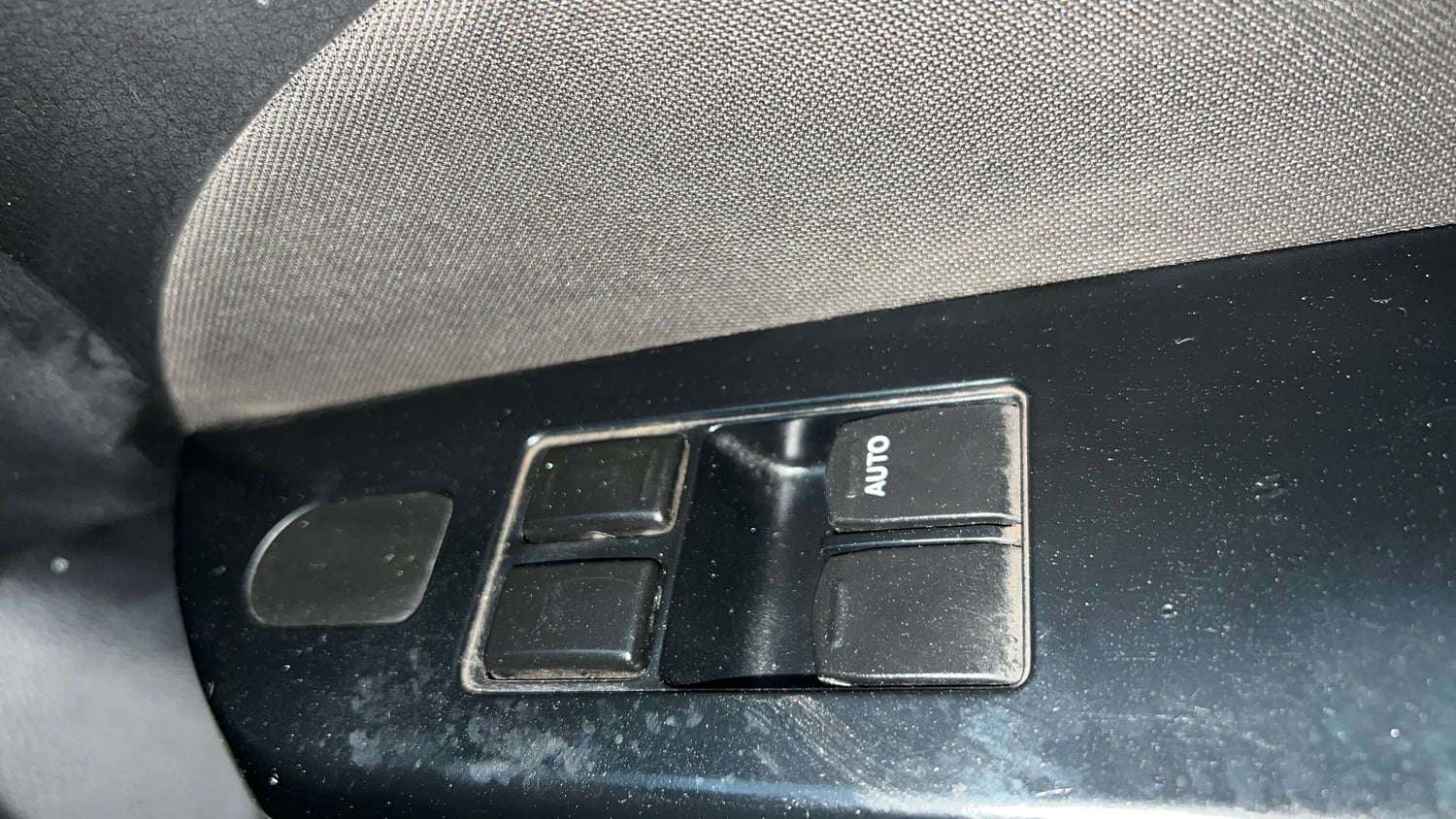 Used 2016 Maruti Suzuki Swift Lxi (O) Petrol Manual top_features Power windows