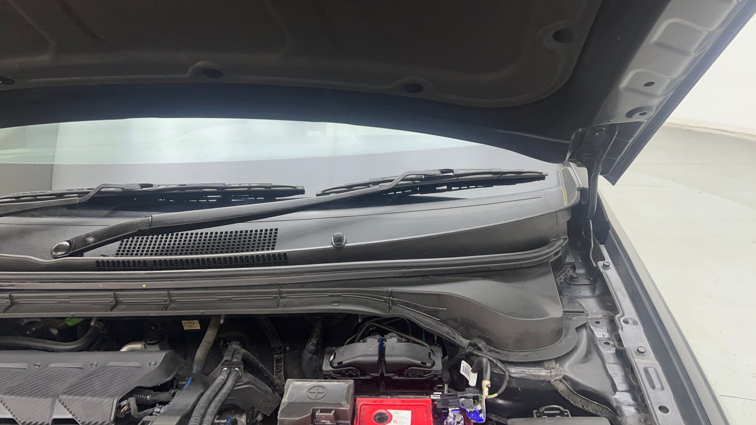 Used 2024 Hyundai Verna SX 1.5 Petrol MT Petrol Manual engine ENGINE LEFT SIDE HINGE & APRON VIEW