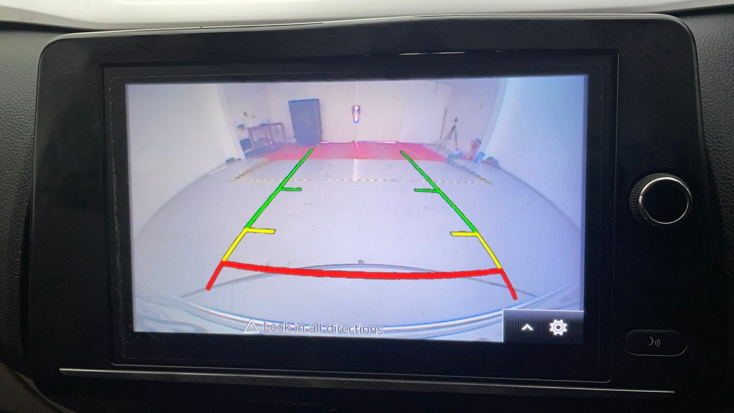 Used 2019 Renault Triber RXZ Petrol Manual top_features Rear camera