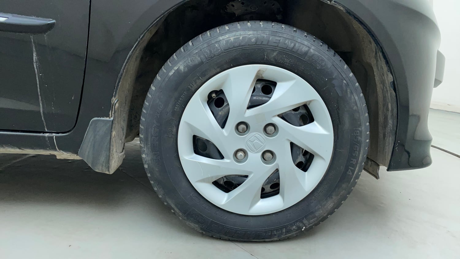 Used 2014 Honda Amaze 1.5 S i-DTEC Diesel Manual tyres RIGHT FRONT TYRE RIM VIEW