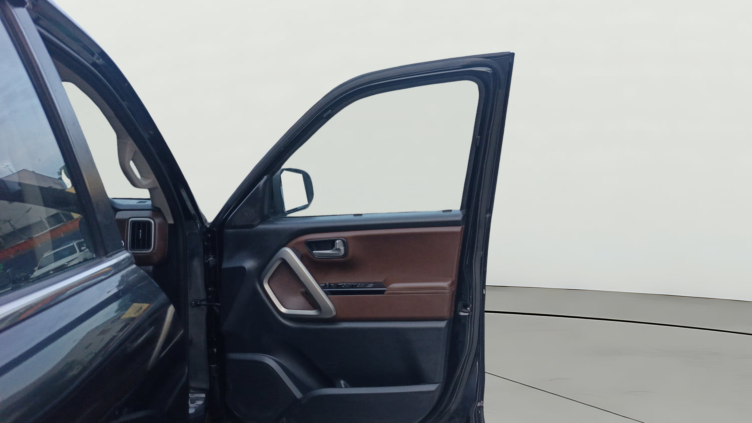 Used 2022 Mahindra Scorpio N Z8 L Diesel AT 4WD 7 STR Diesel Automatic interior RIGHT FRONT DOOR OPEN VIEW