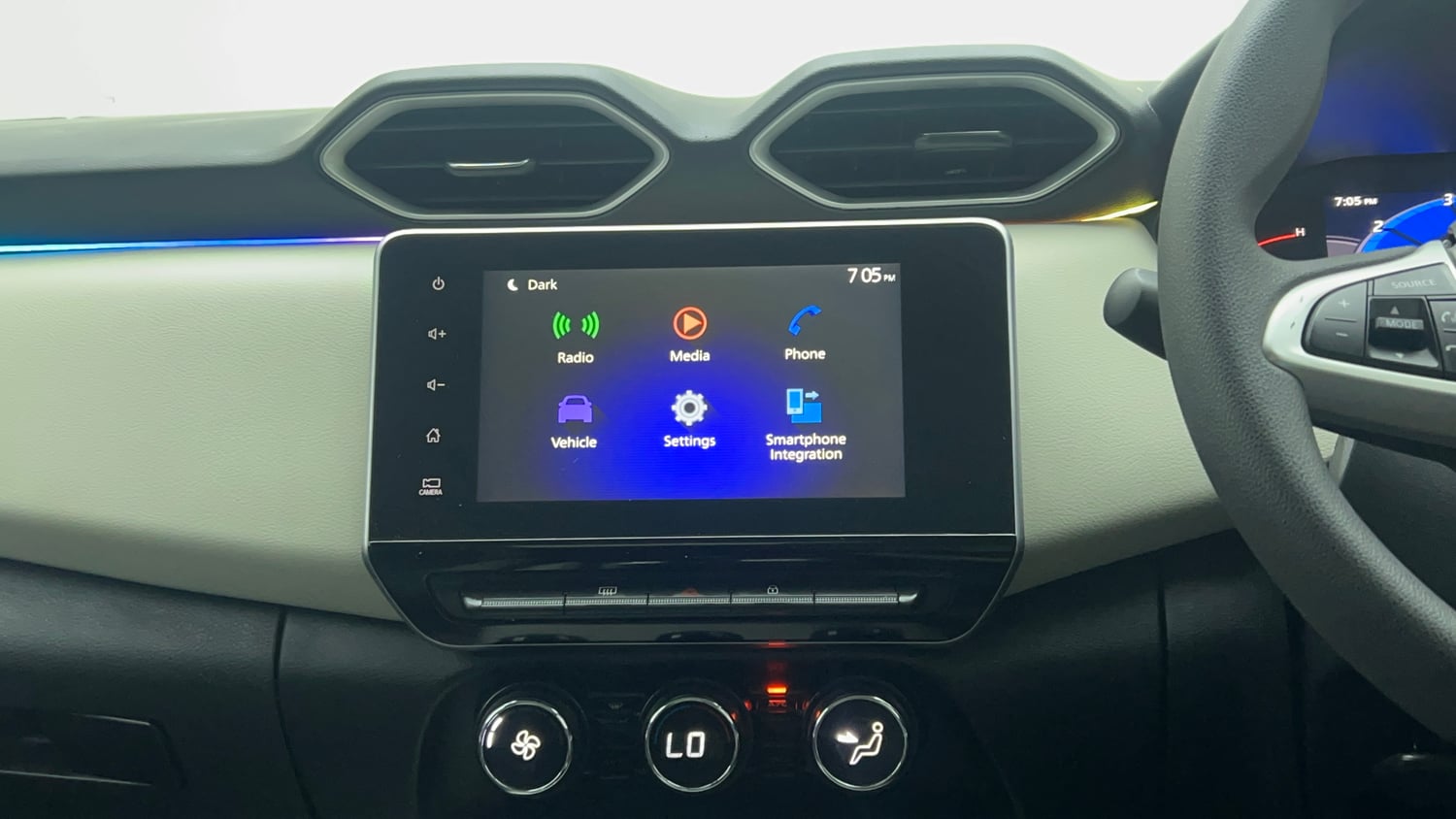 Used 2022 Nissan Magnite XV Turbo Petrol Manual top_features Integrated (in-dash) music system