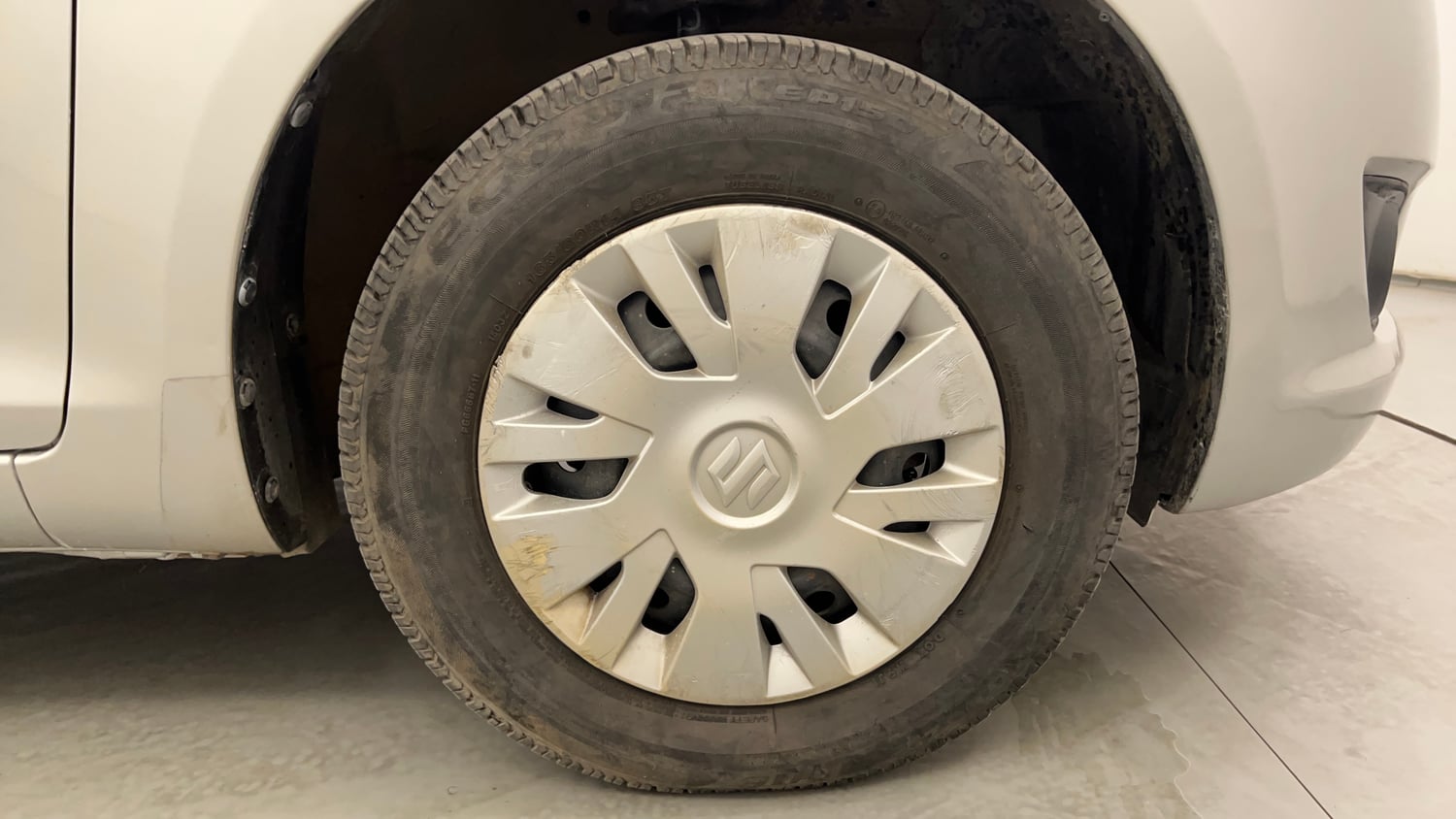 Used 2014 Maruti Suzuki Swift VXi Petrol Manual tyres RIGHT FRONT TYRE RIM VIEW