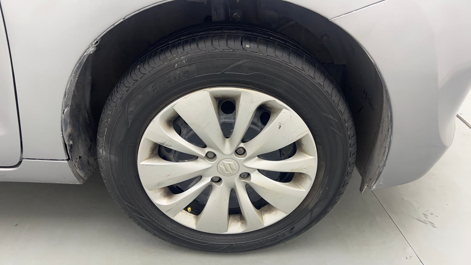 Used 2017 Maruti Suzuki Baleno Delta 1.2 Petrol Manual tyres RIGHT FRONT TYRE RIM VIEW