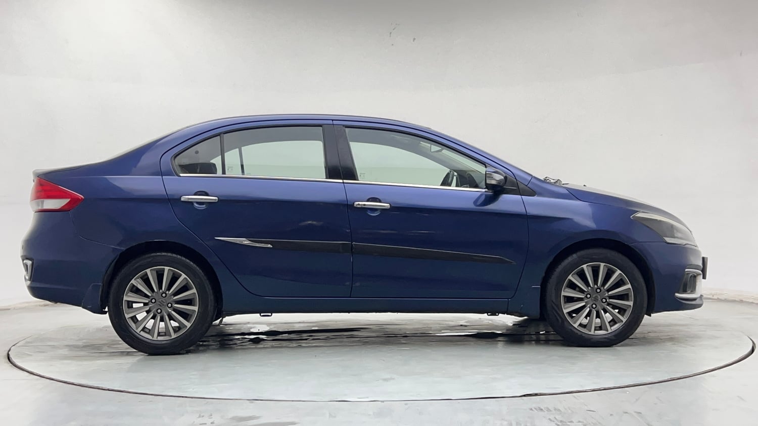 Used 2020 Maruti Suzuki Ciaz Alpha Hybrid 1.5 Petrol Manual exterior RIGHT SIDE VIEW