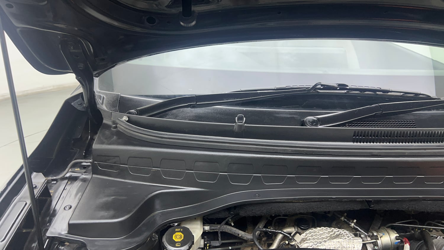 Used 2022 Kia Sonet HTX Plus 1.5 Diesel Manual engine ENGINE RIGHT SIDE HINGE & APRON VIEW