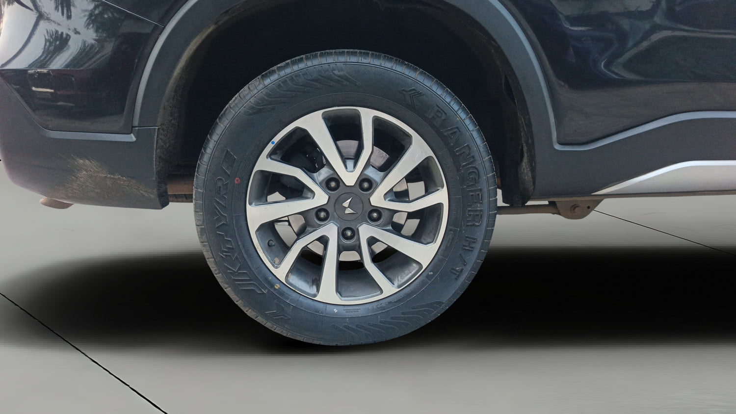 Used 2022 Mahindra Scorpio N Z8 L Diesel AT 4WD 7 STR Diesel Automatic tyres RIGHT REAR TYRE RIM VIEW