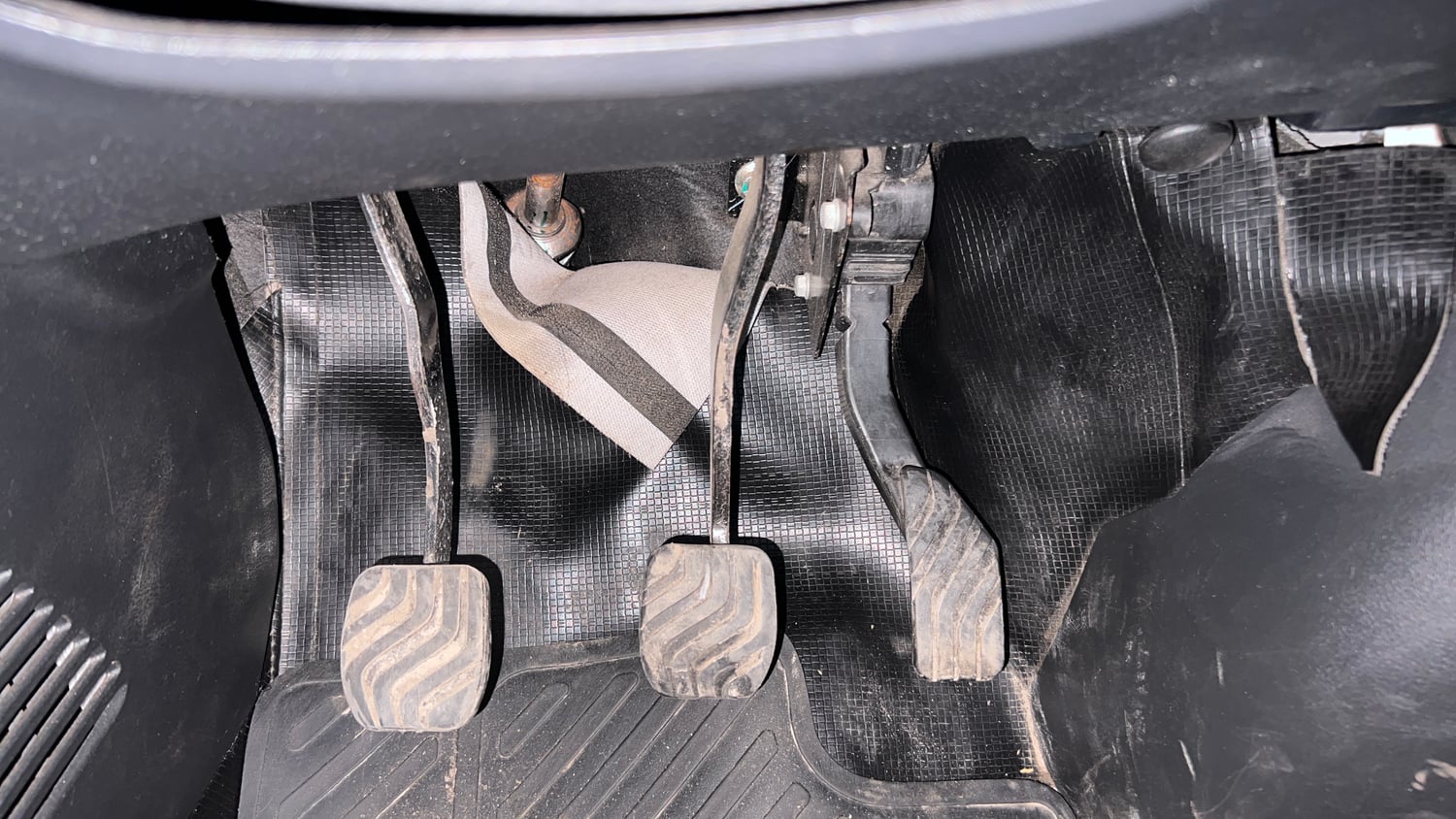 Used 2024 Nissan Magnite XE Petrol Manual interior PEDALS VIEW