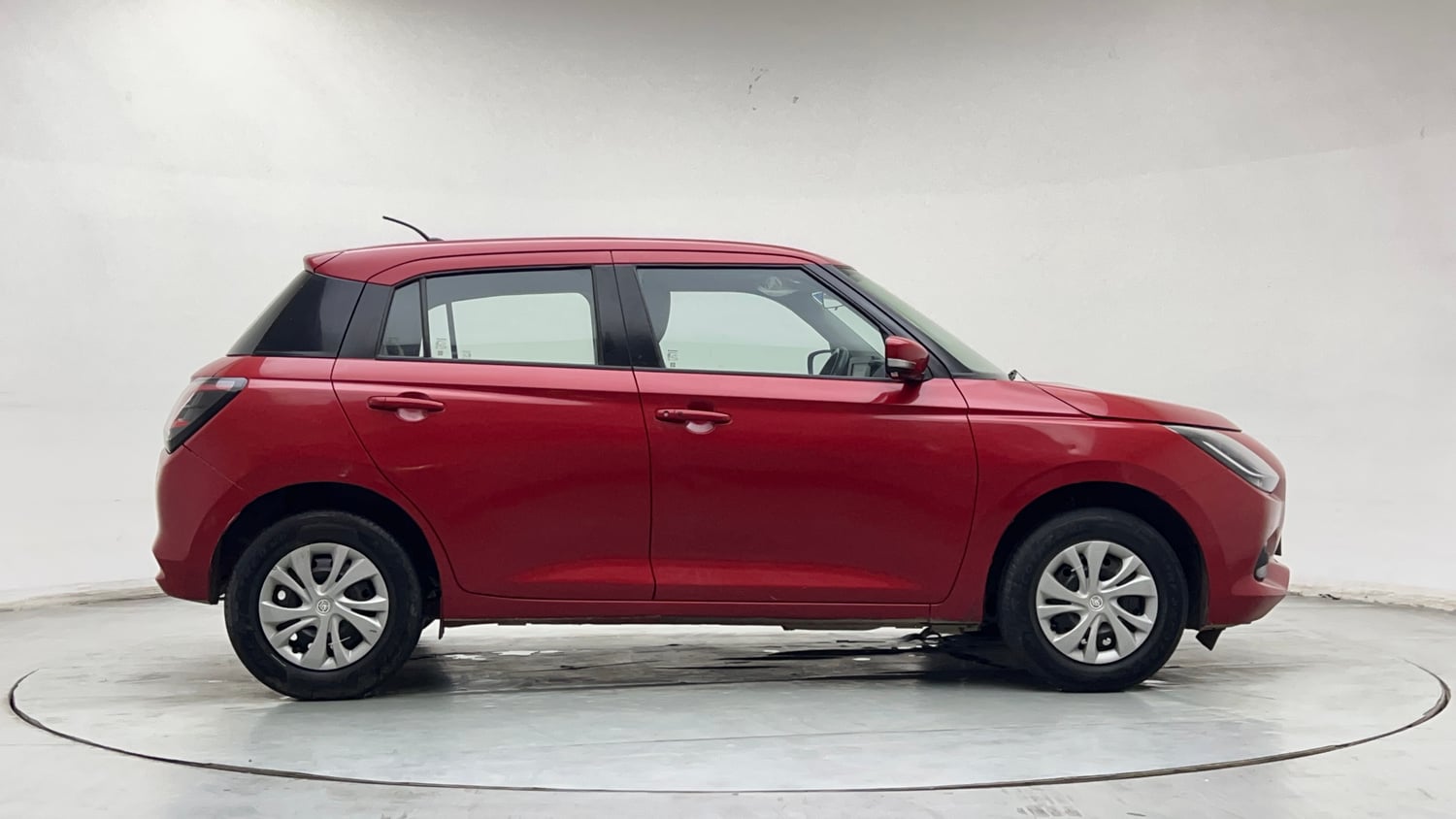 Used 2024 Maruti Suzuki Swift VXi (O) Petrol Manual exterior RIGHT SIDE VIEW