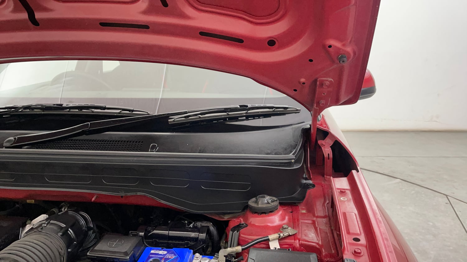 Used 2022 Hyundai Venue SX 1.0 Turbo Petrol Manual engine ENGINE LEFT SIDE HINGE & APRON VIEW