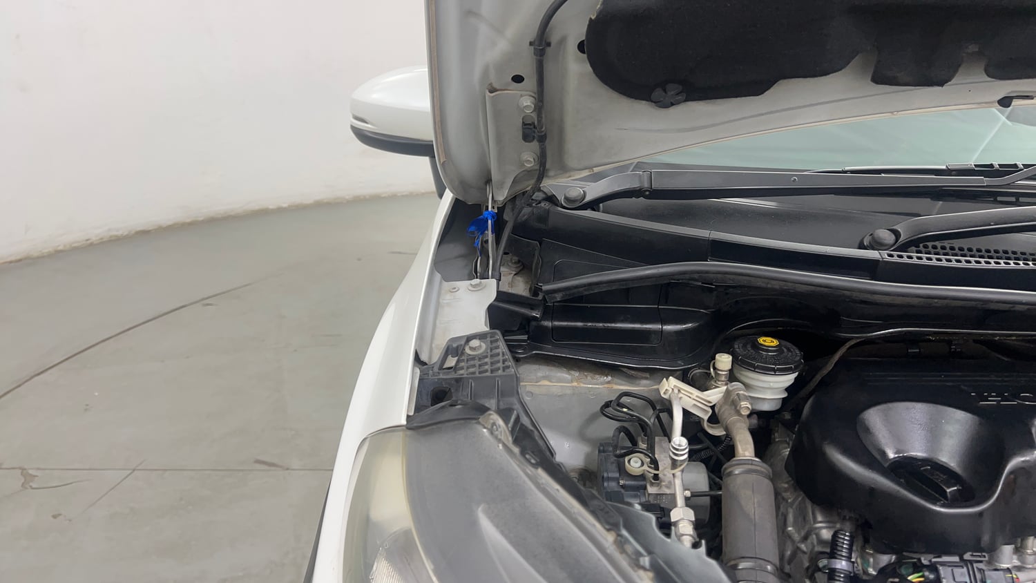 Used 2019 Honda WR-V VX MT Diesel Diesel Manual engine ENGINE RIGHT SIDE HINGE & APRON VIEW
